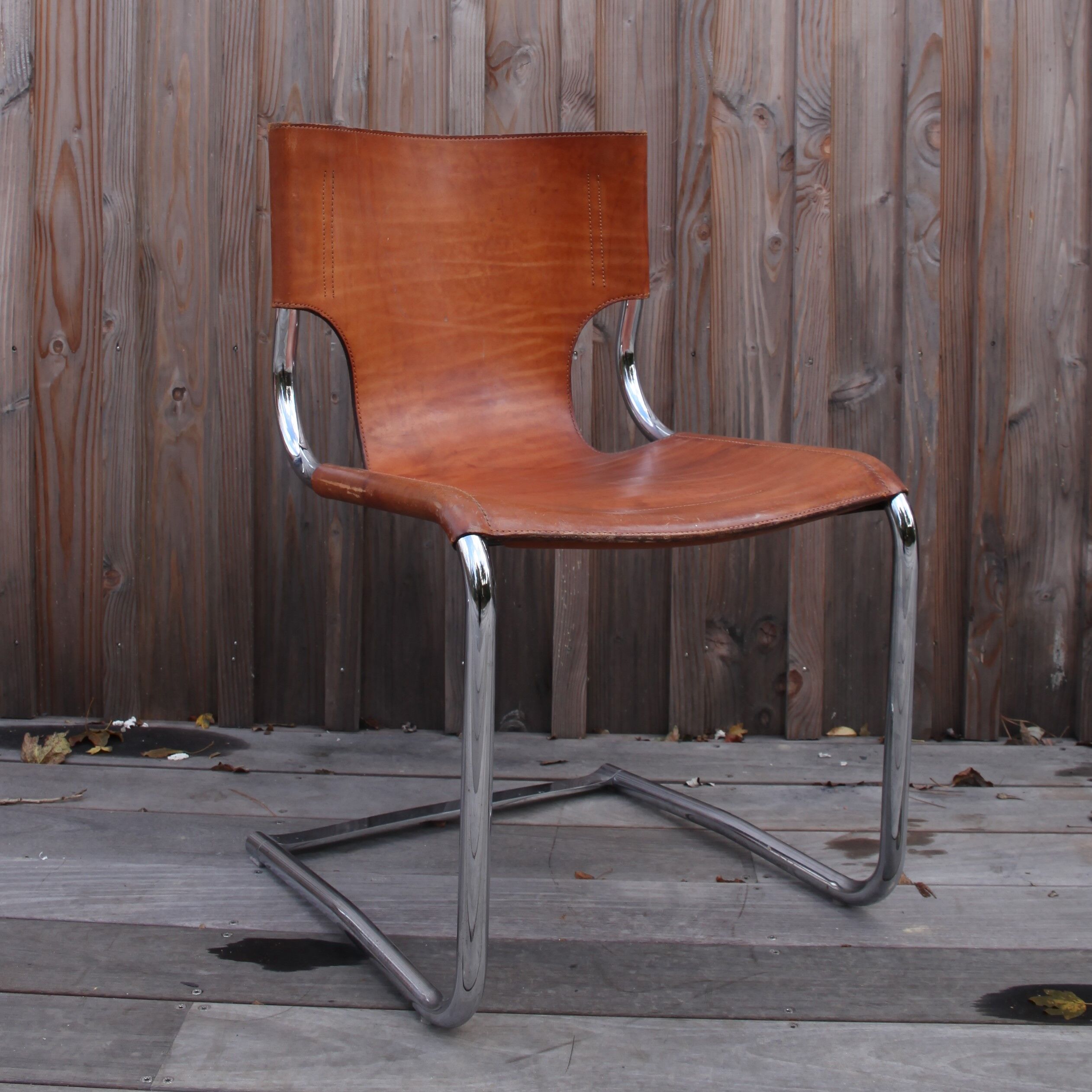 Suite de 4 chaises modèle 920 en chrome et cuir par Carlo Bartoli