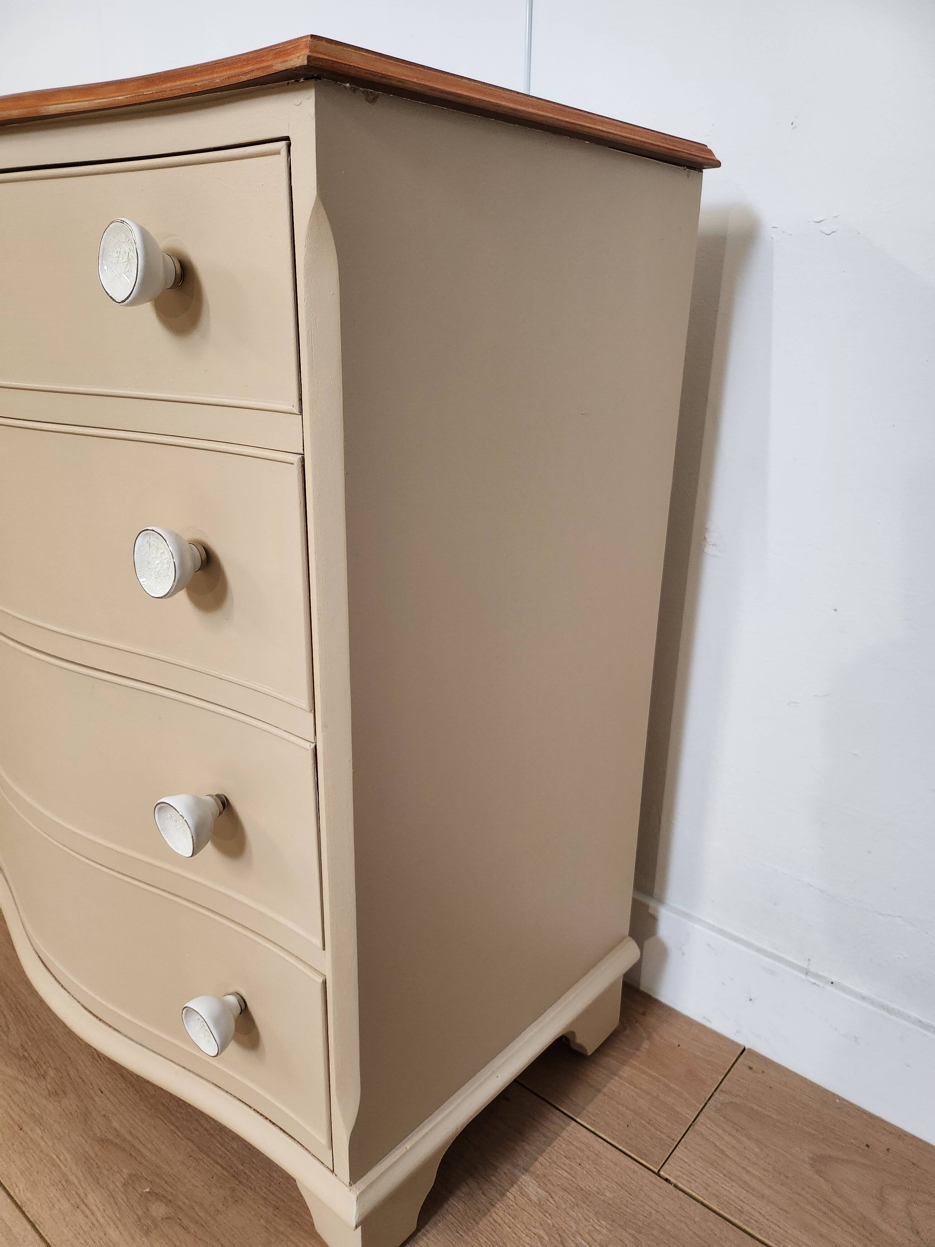 Chest of drawers with rounded front