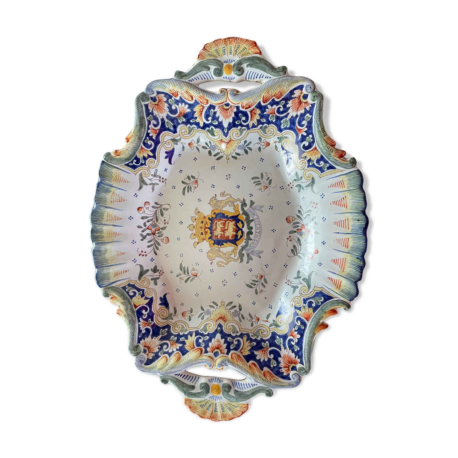 Plat rocaille porcelaine de Rouen