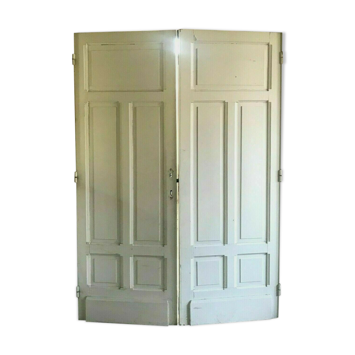 Double pathway doors in patinated fir Built on 20th century pediment