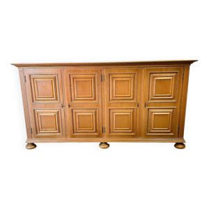 Buffet brutaliste en