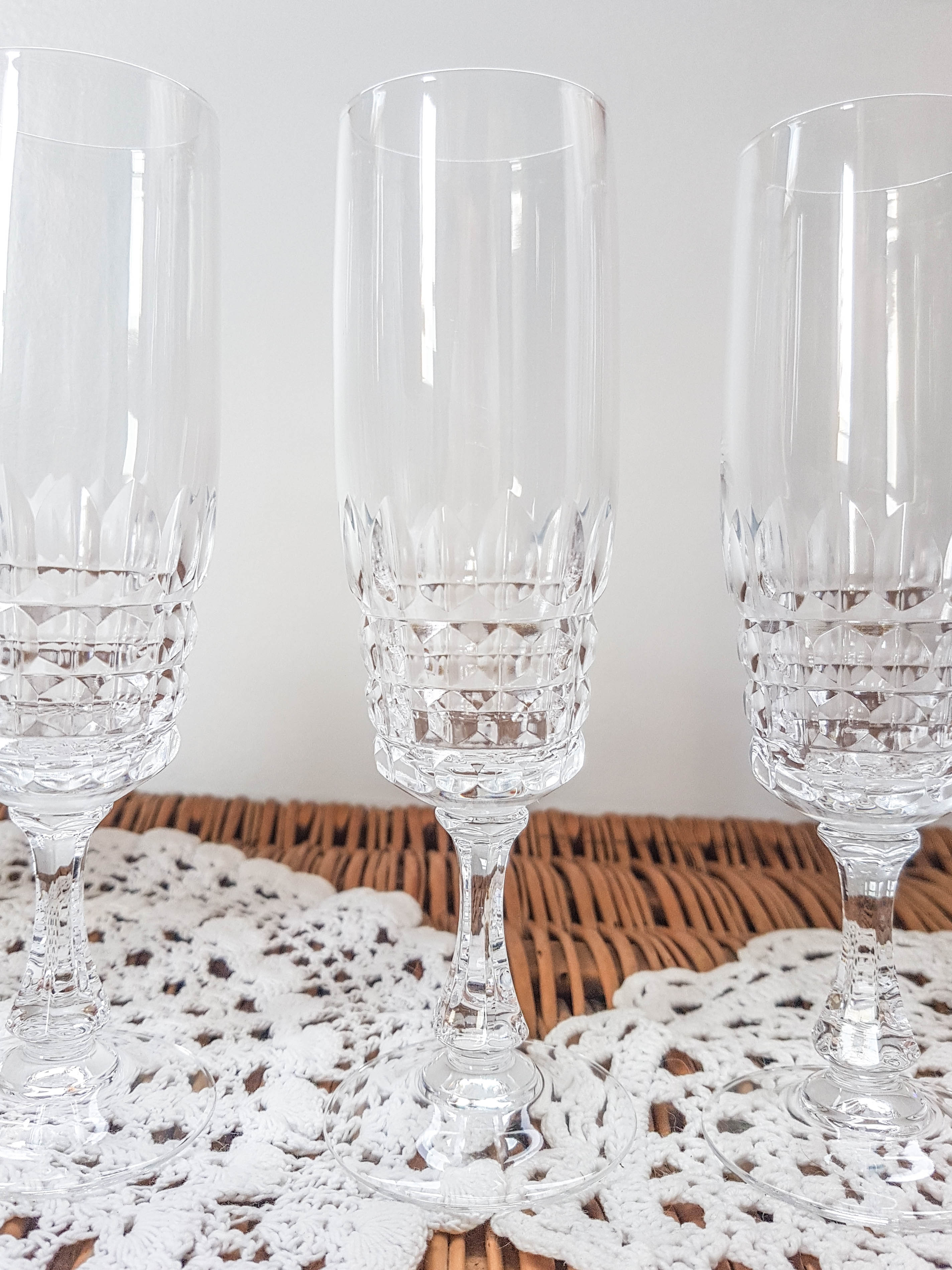 Lot of 6 pompadour style crystal crystal flutes
