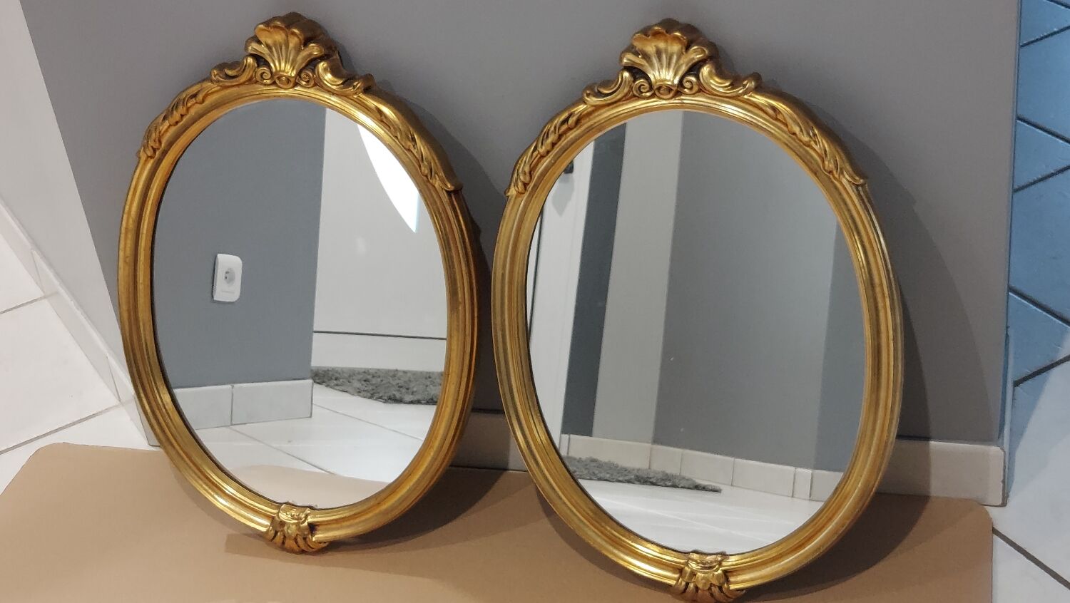 Paire de miroirs oval  doré vintage