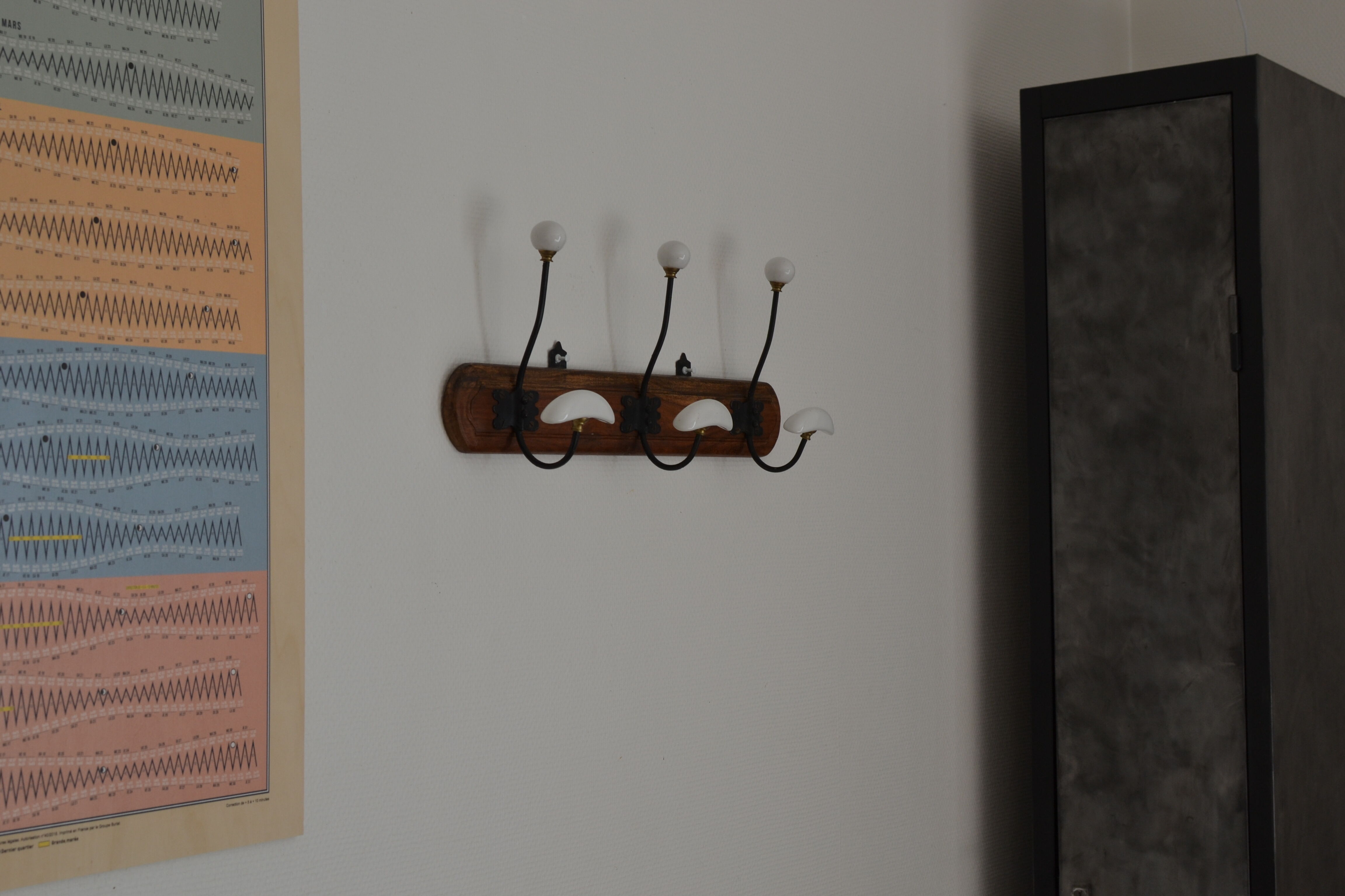 Vintage hook with 3 solid wood hooks