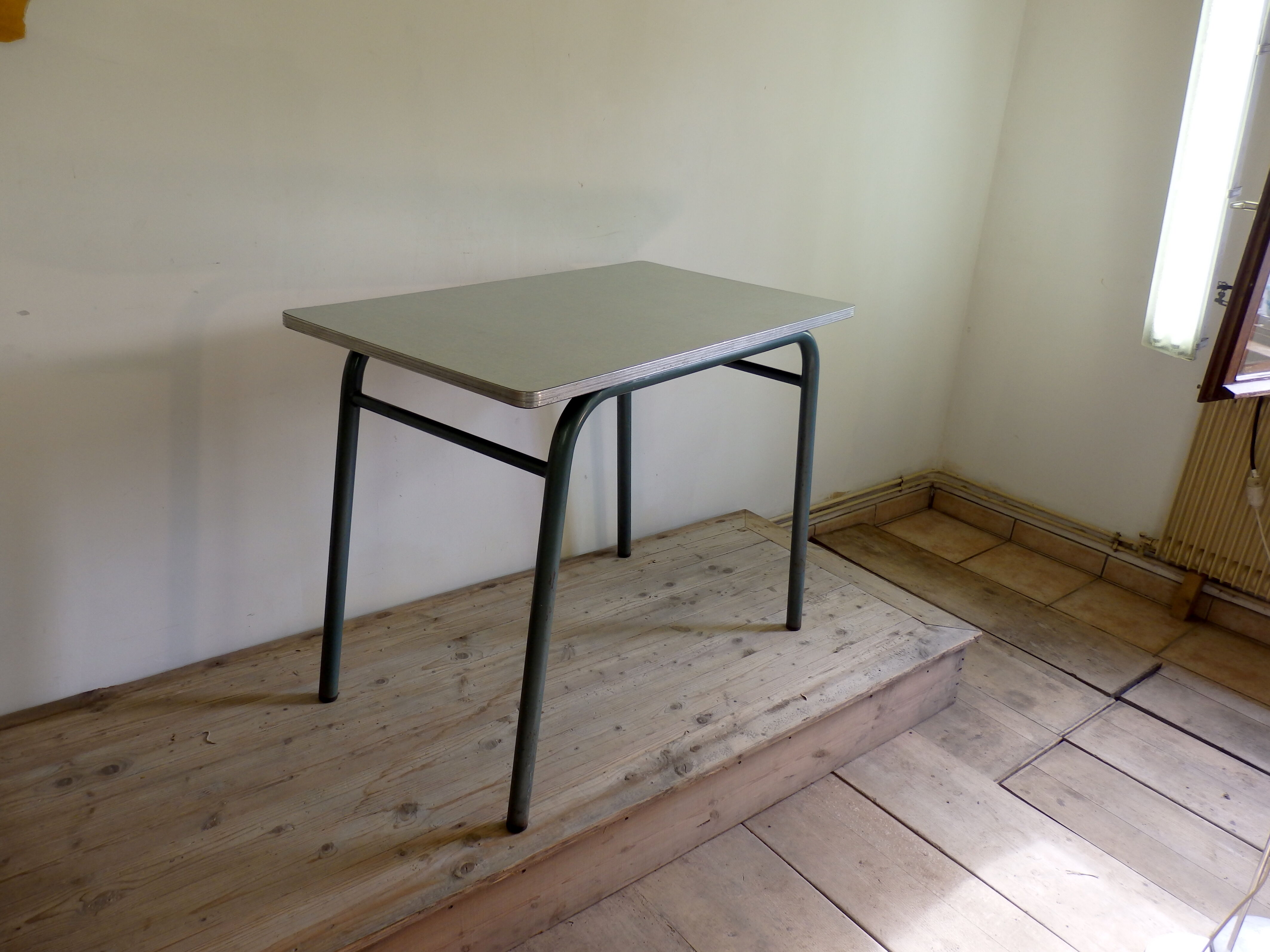 Canteen table