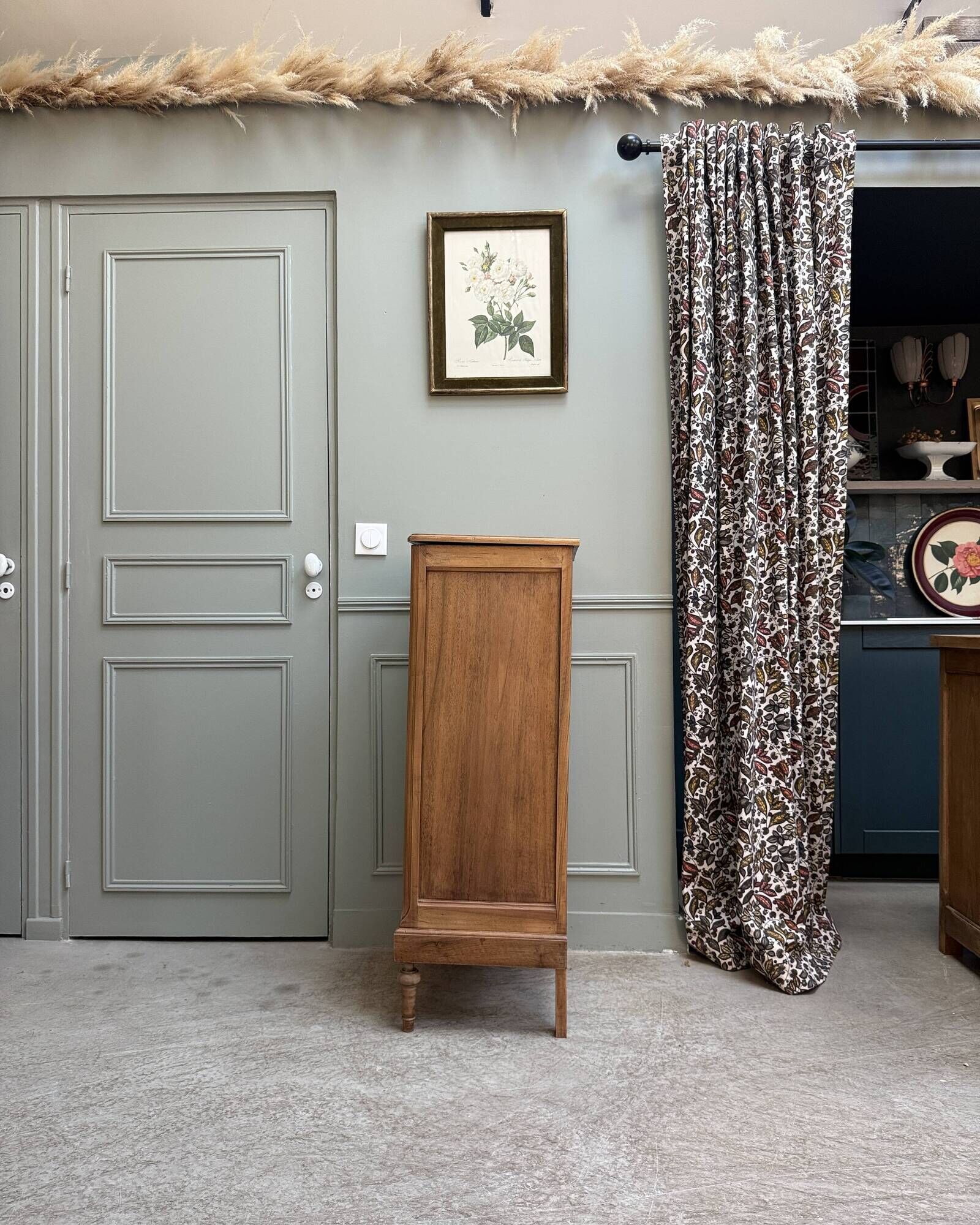 Small high buffet in walnut (renovated)