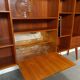 Deens teak brede LP kast met planken, lades en bar met spiegel