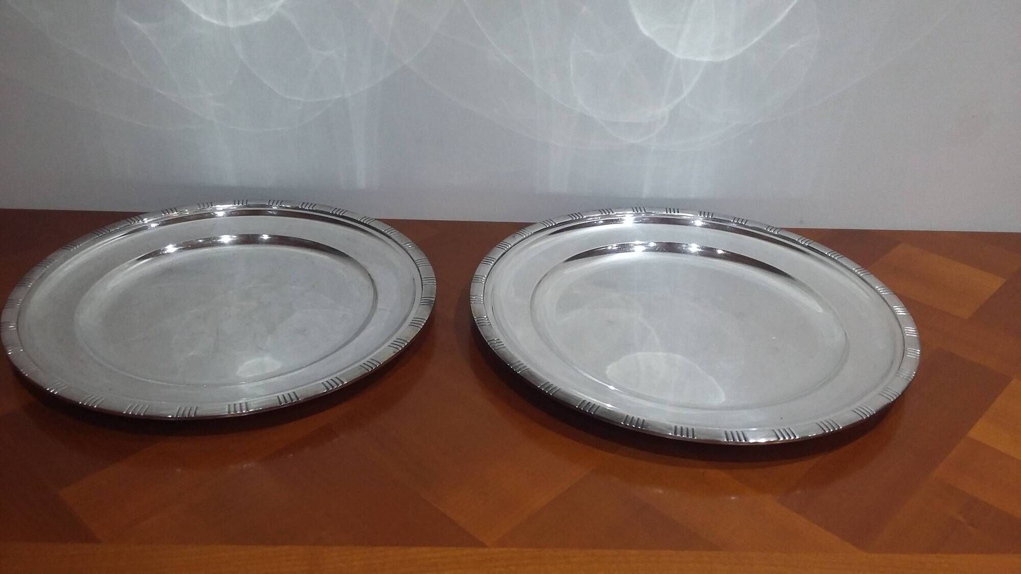 Very Pretty Set of 2 Round Silver-Plated Metal Dishes, Art Deco Orbrille