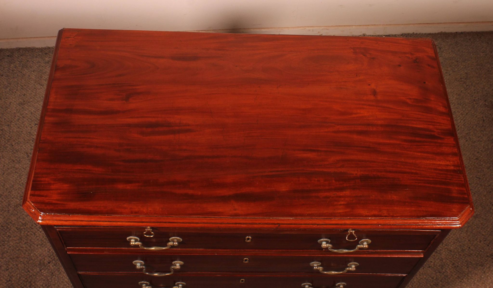 Commode d'époque George III En Acajou avec tirette - 18° Siècle