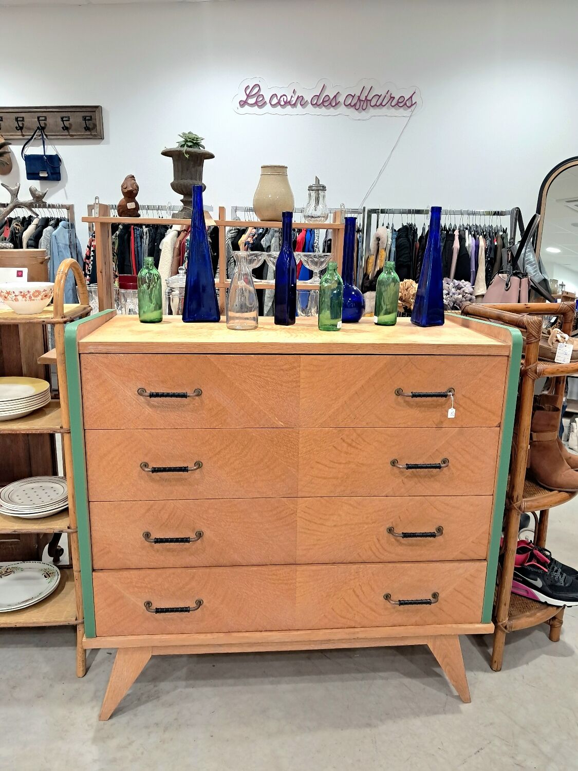 Chest of drawers