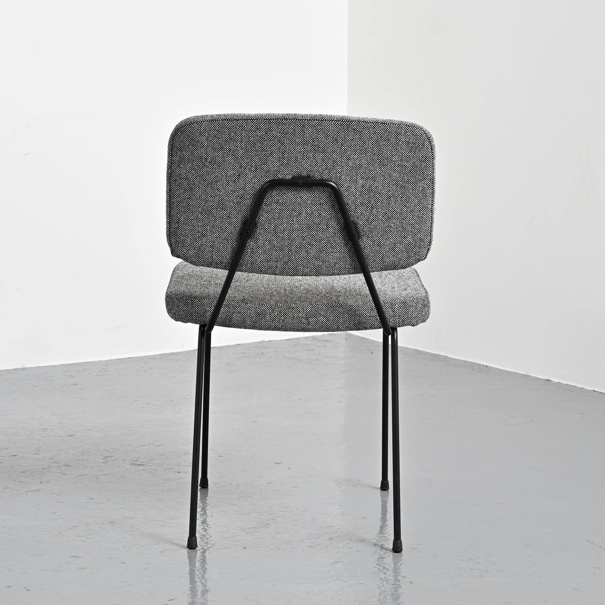 Set of 8 F0907 Moulin chairs by Pierre Paulin, Artifort around 2000.