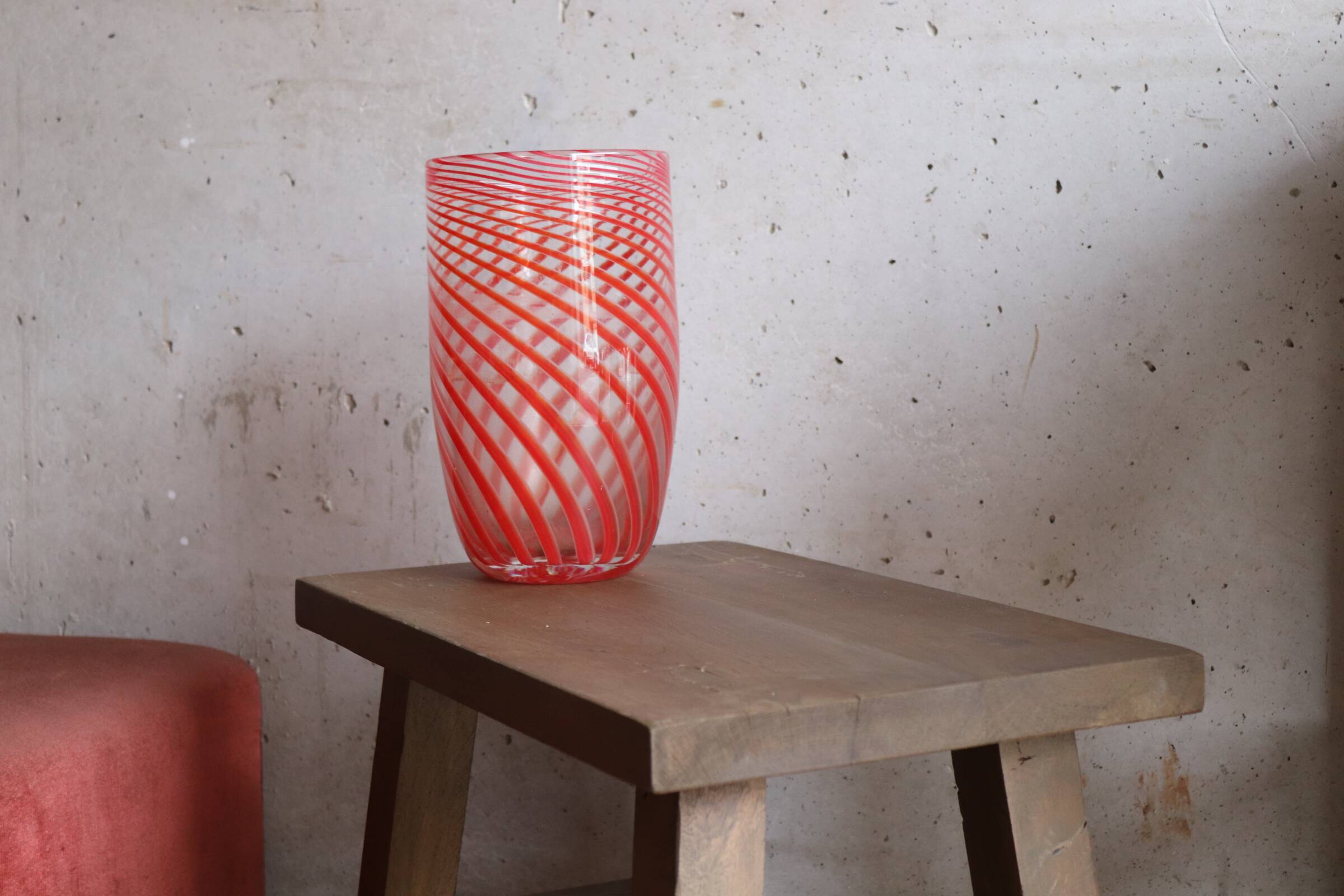Blown glass vase with red spirals - Murano