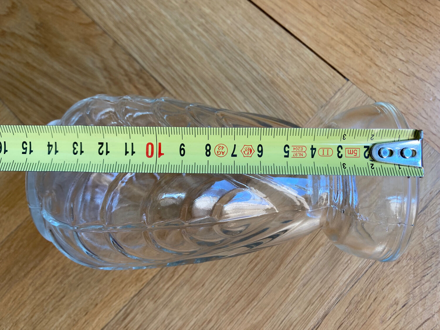 Molded glass bulb vase