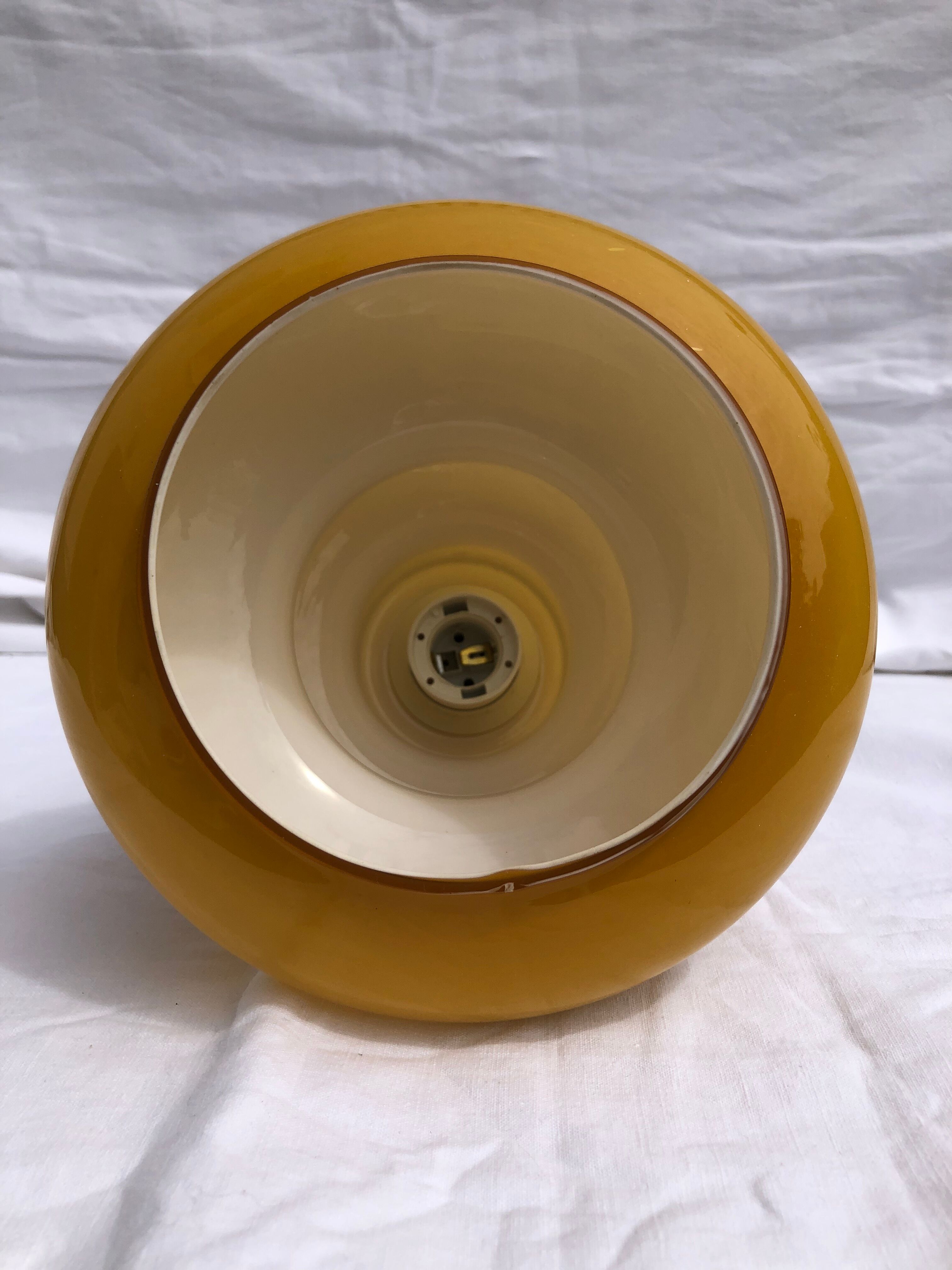 Suspension vintage space age 70 opaline glass very good condition;