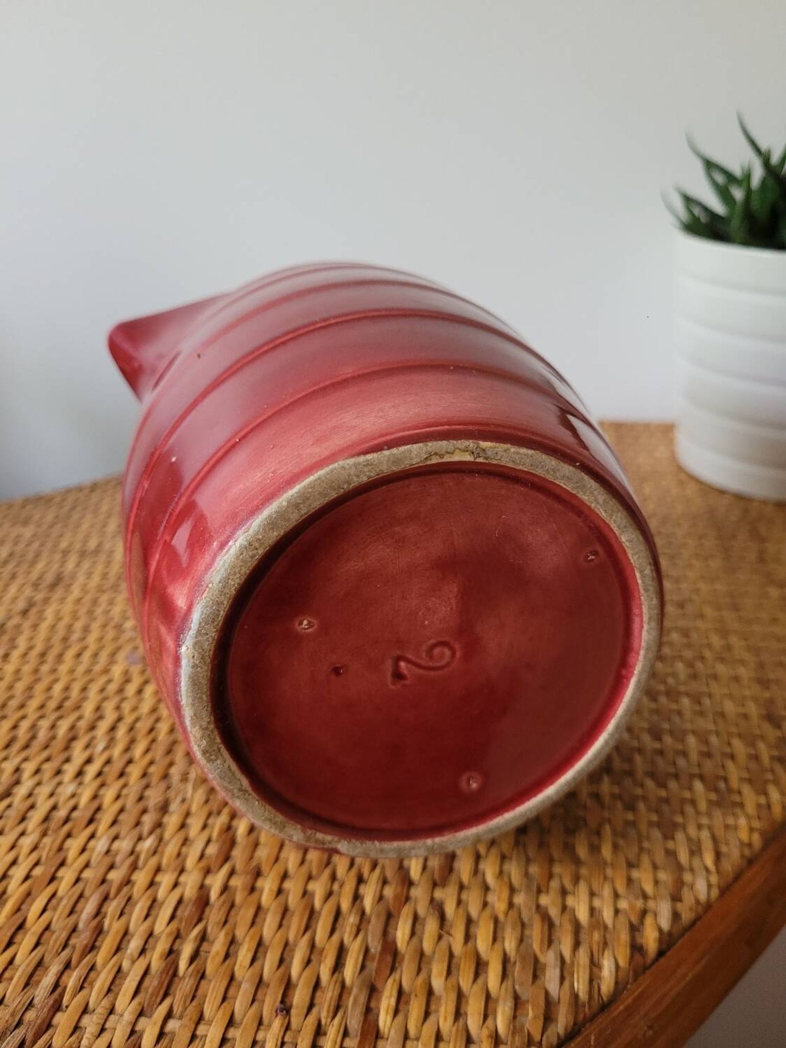 Pichet en porcelaine vernissée