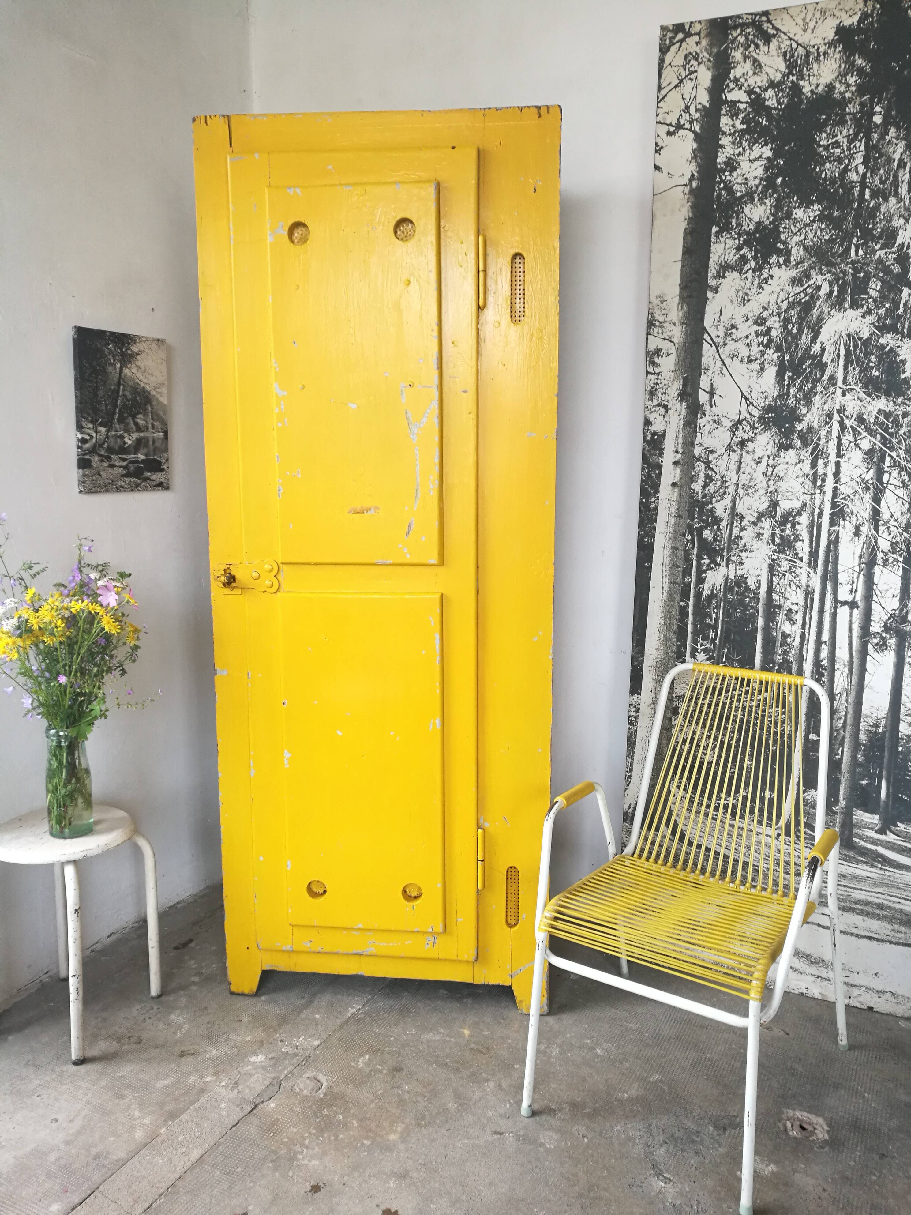 Wardrobe, fir cloakroom of the 20s
