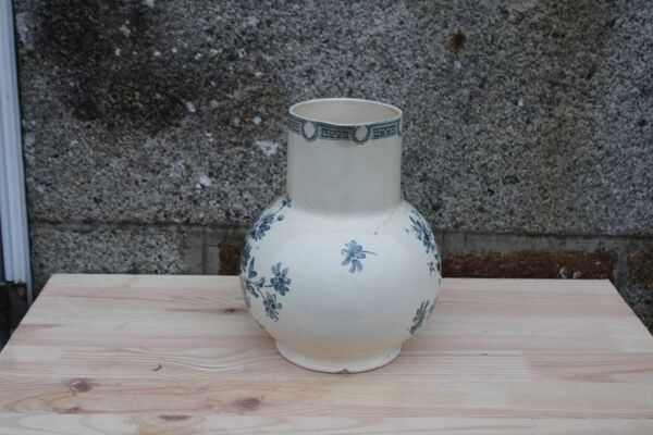 Broc de toilette ancien en faïence Terre de Fer – Salins – décor Marguerite