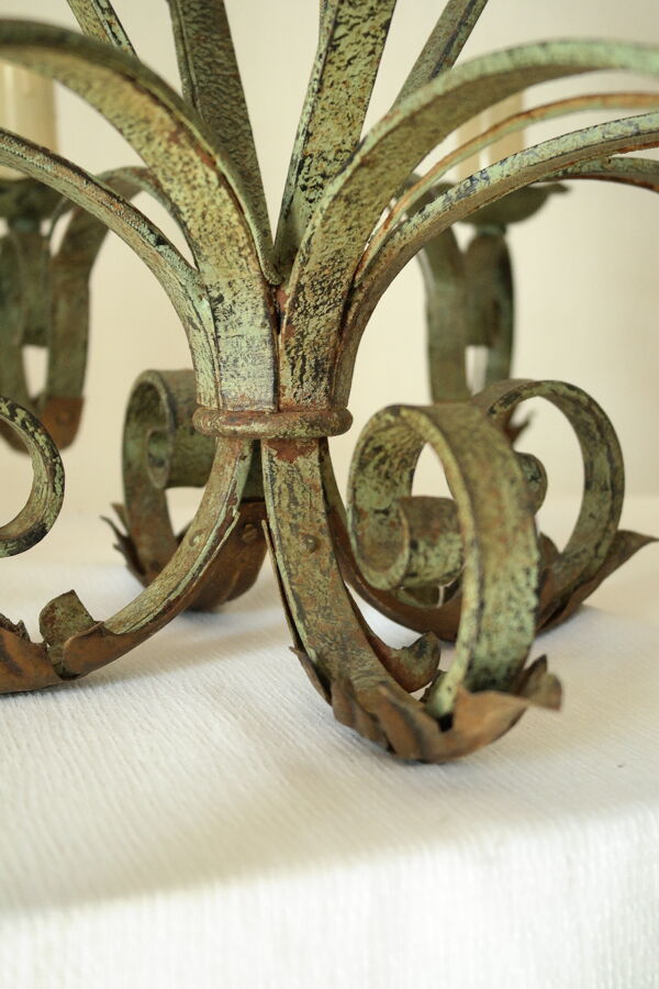 Lustre 8 branches en fer forgé patine gris de vert  et dorure ancien