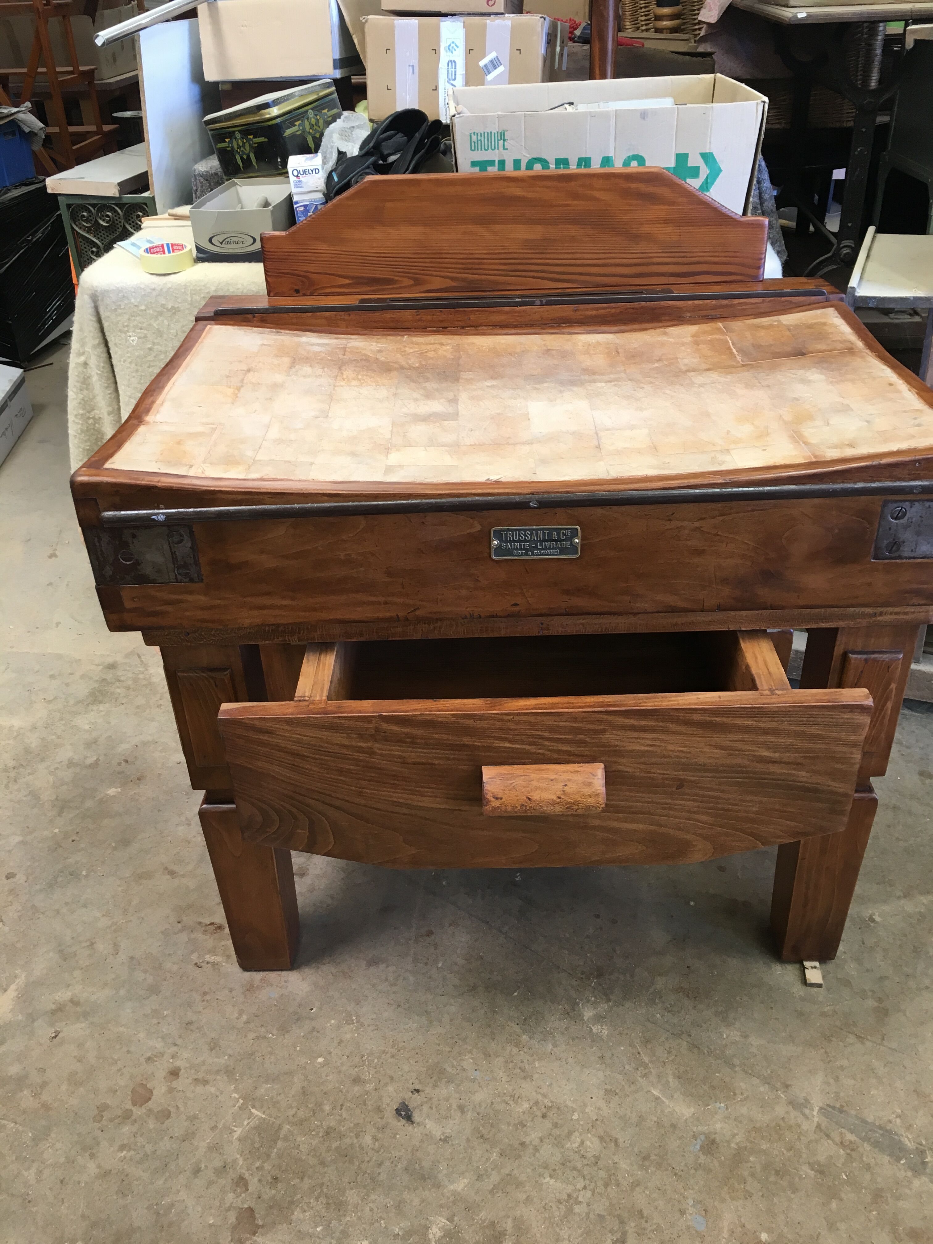 Trussant butcher's log and coe