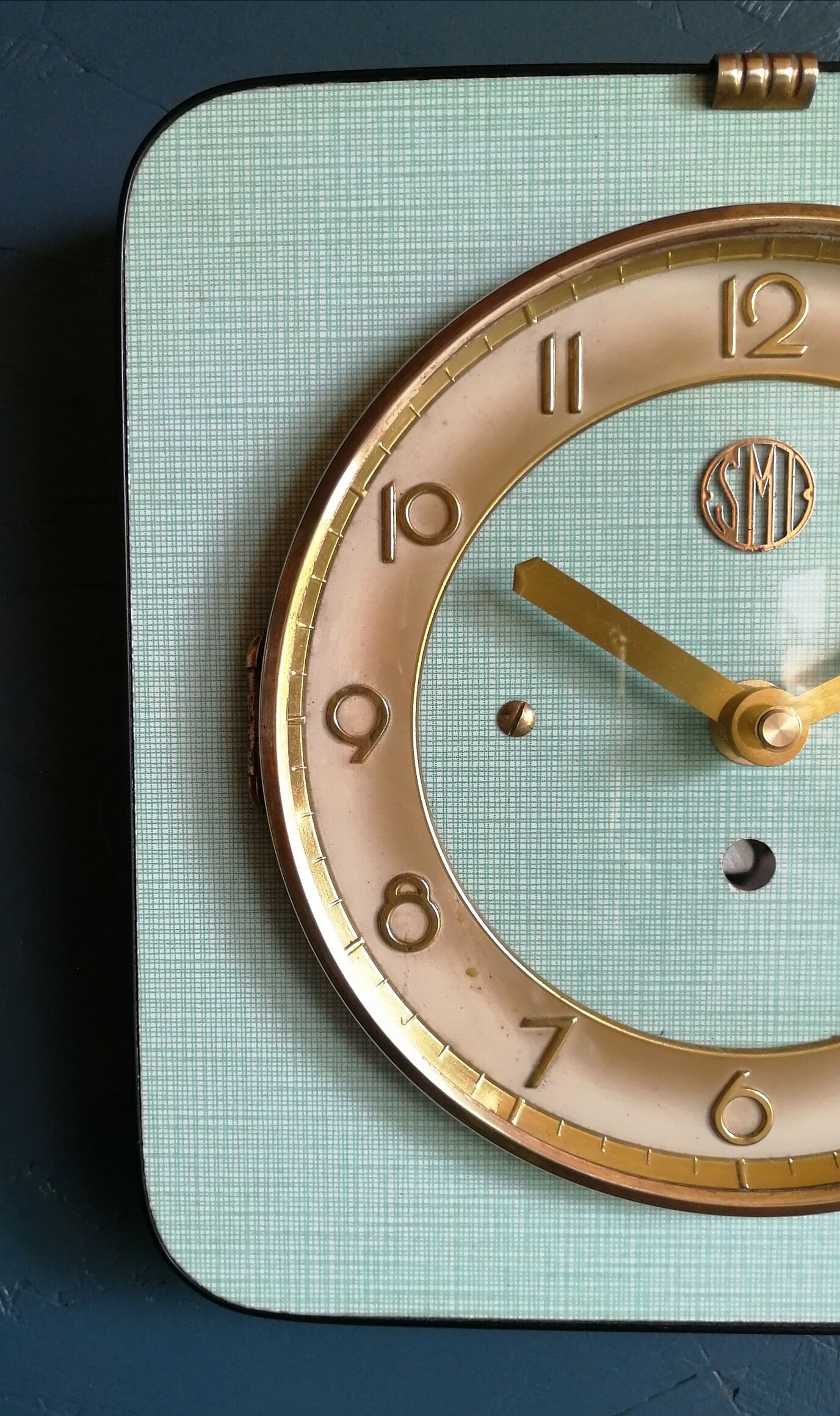 Horloge formica vintage pendule murale silencieuse carrée "SMI vert doré"