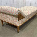 Lit de repos anglais début XXème en chêne, quelques tâches sur le tissu