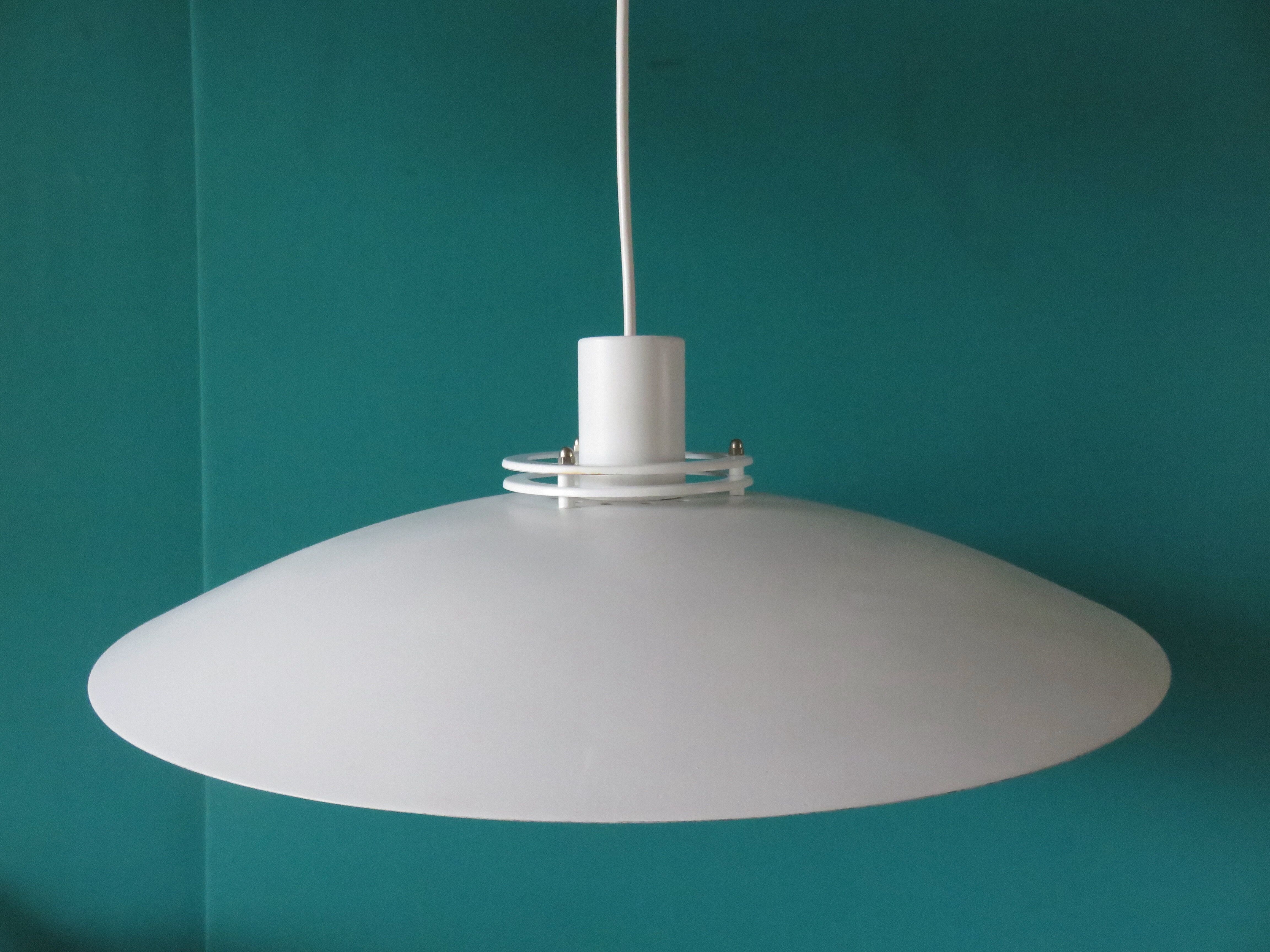 Large white suspension with cups. "Form Light" Denmark 1970