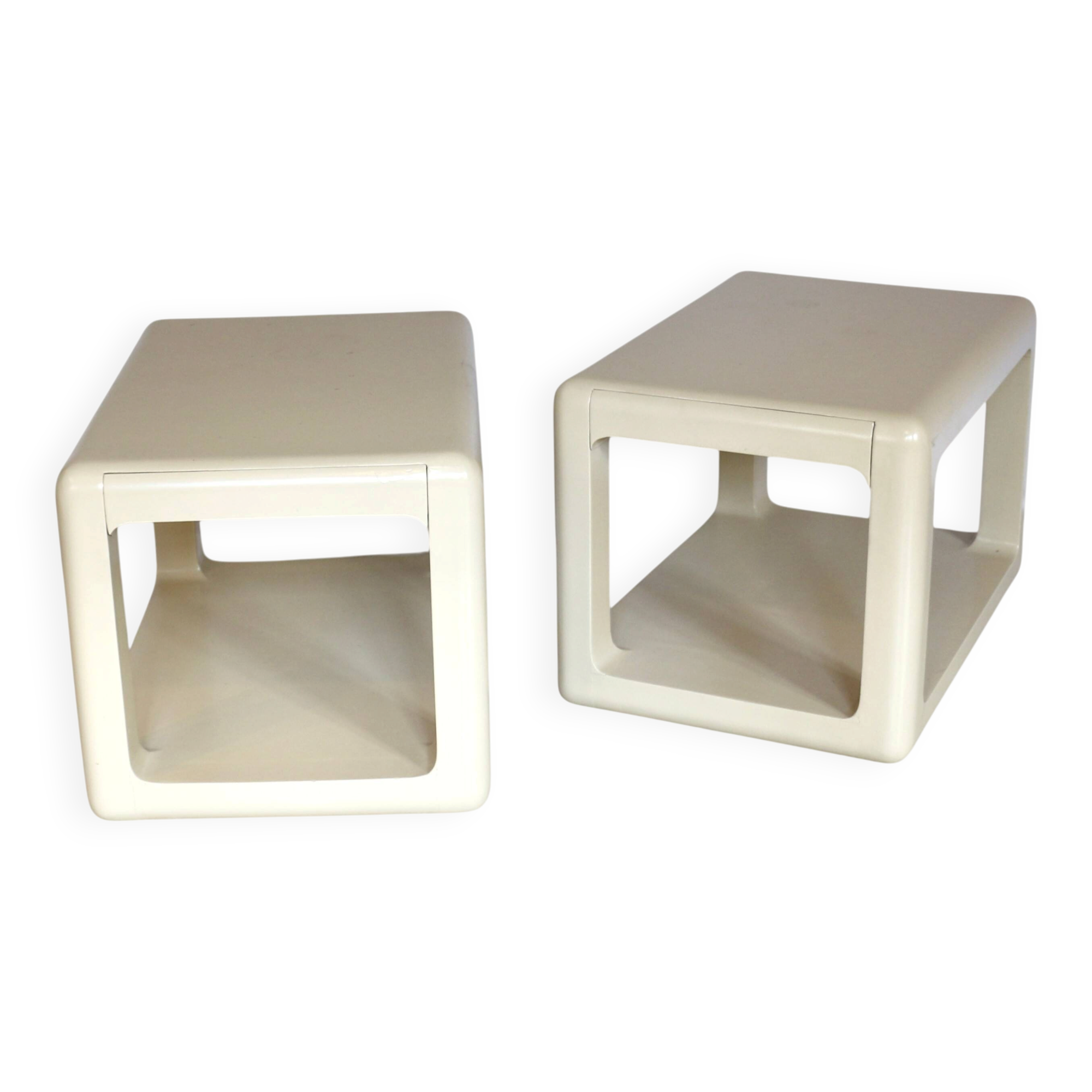 A pair of coffee tables/nightstands with drawers. France 1970s.