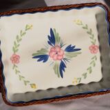 Set of 3 porcelain dishes with floral decorations, with wicker supports.