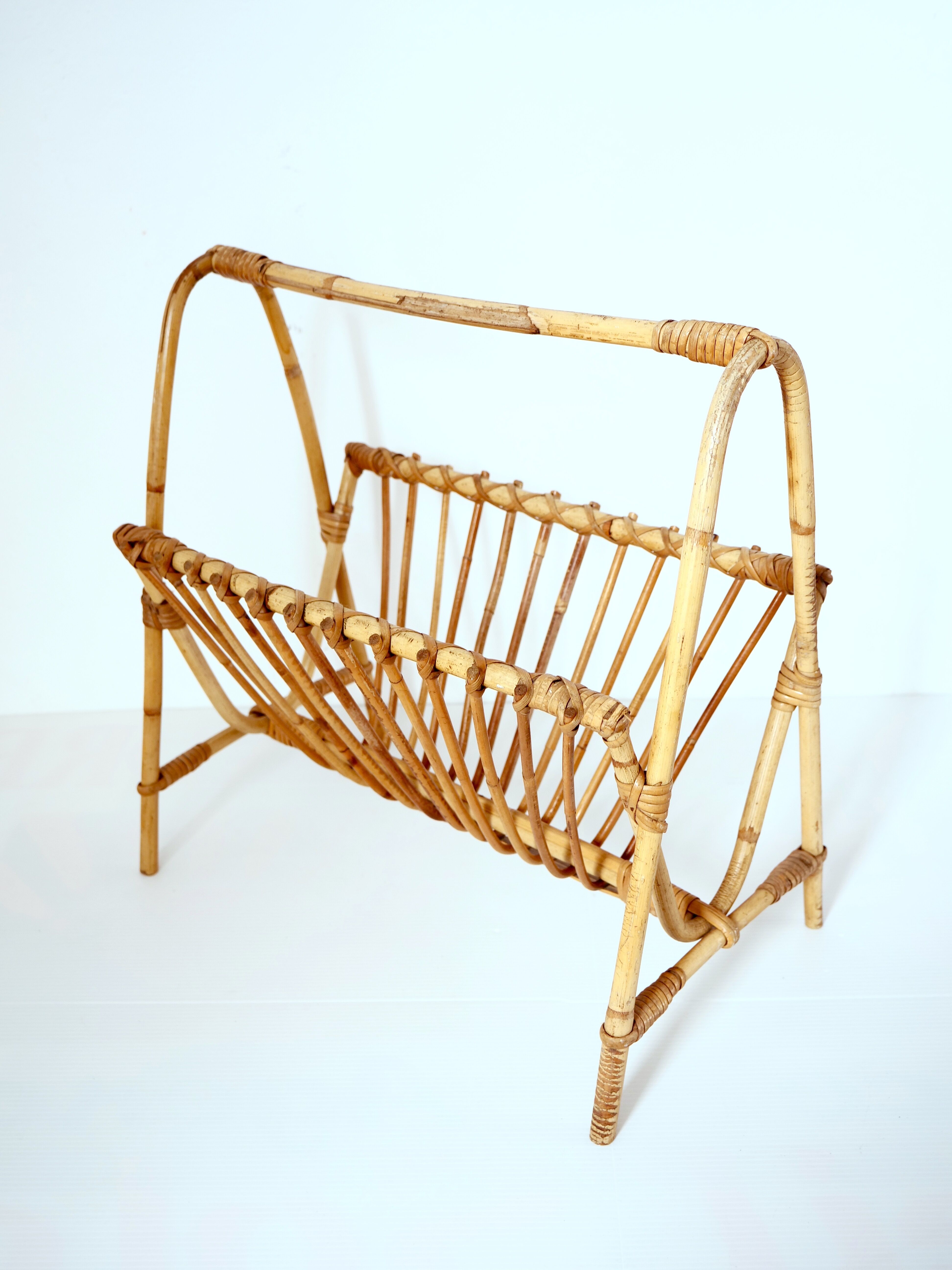 Porte-revue en rotin deco