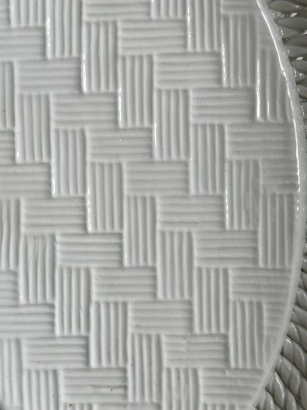 Corbeille à pain en porcelaine blanche tressée