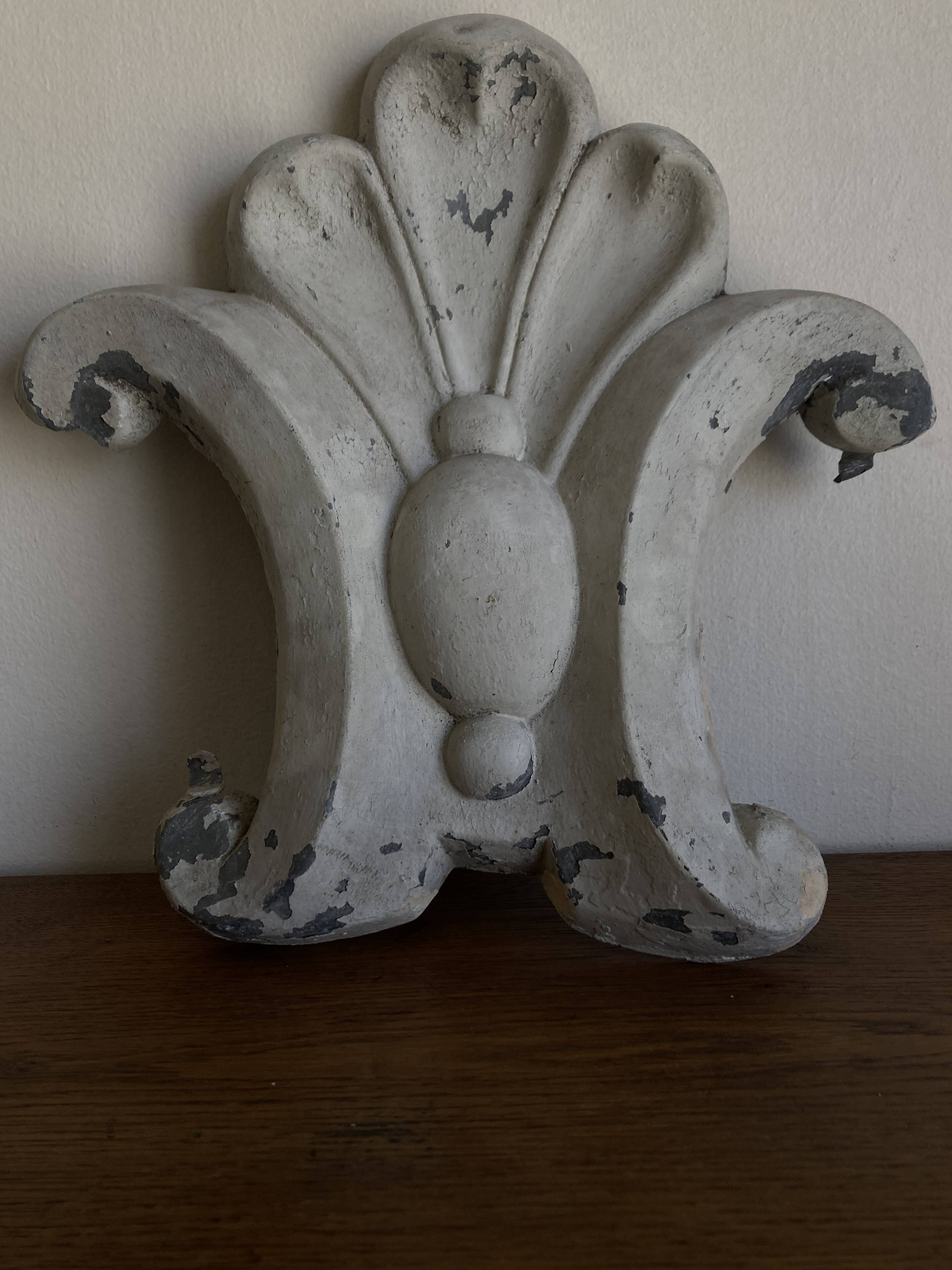 Neo-classical acanthus leaf bas-relief 19th century