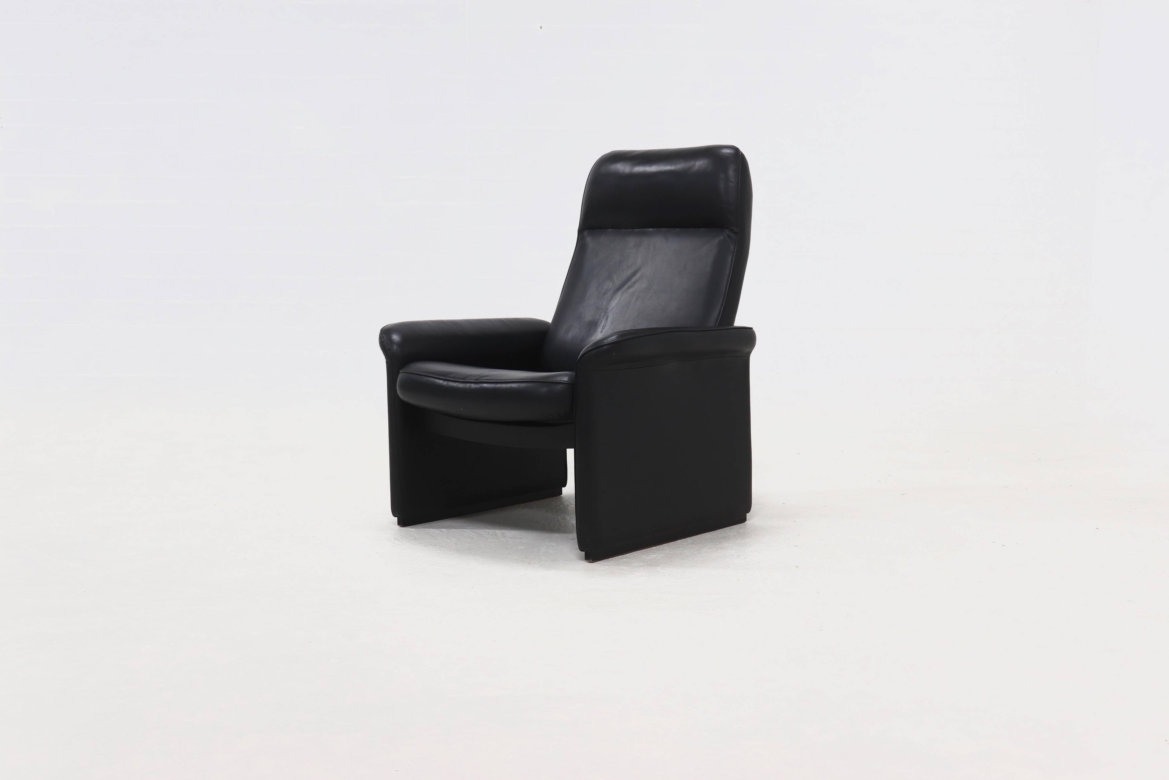 DS50 black leather lounge chair by De Sede Switzerland 1980s