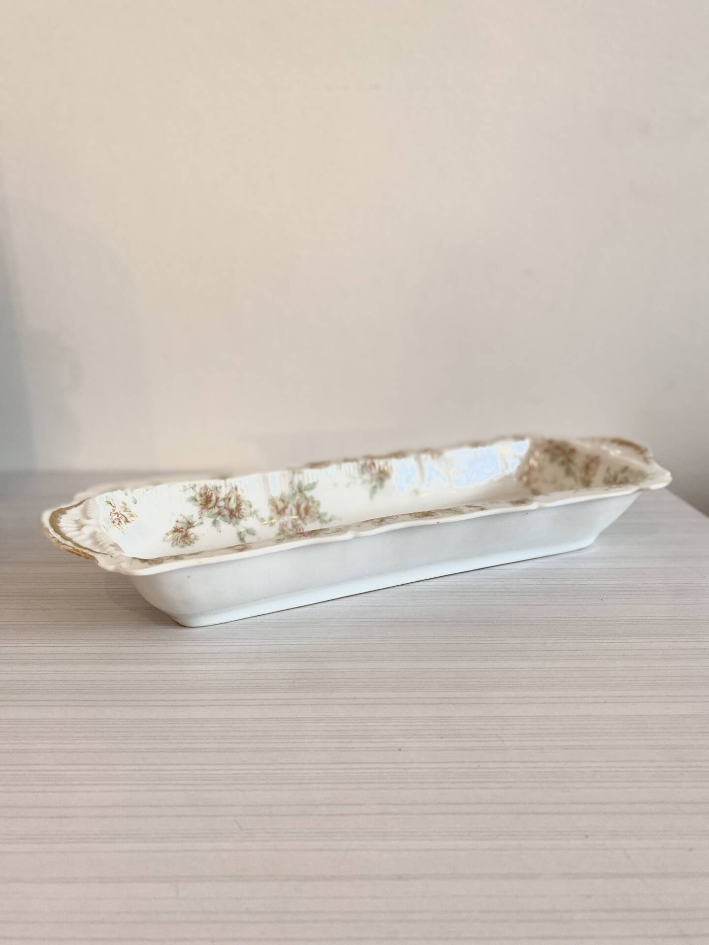 2 antique serving dishes made of Haviland porcelain from the late 19th to early 20th century.