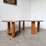 Tables basses en orme formant une goutte