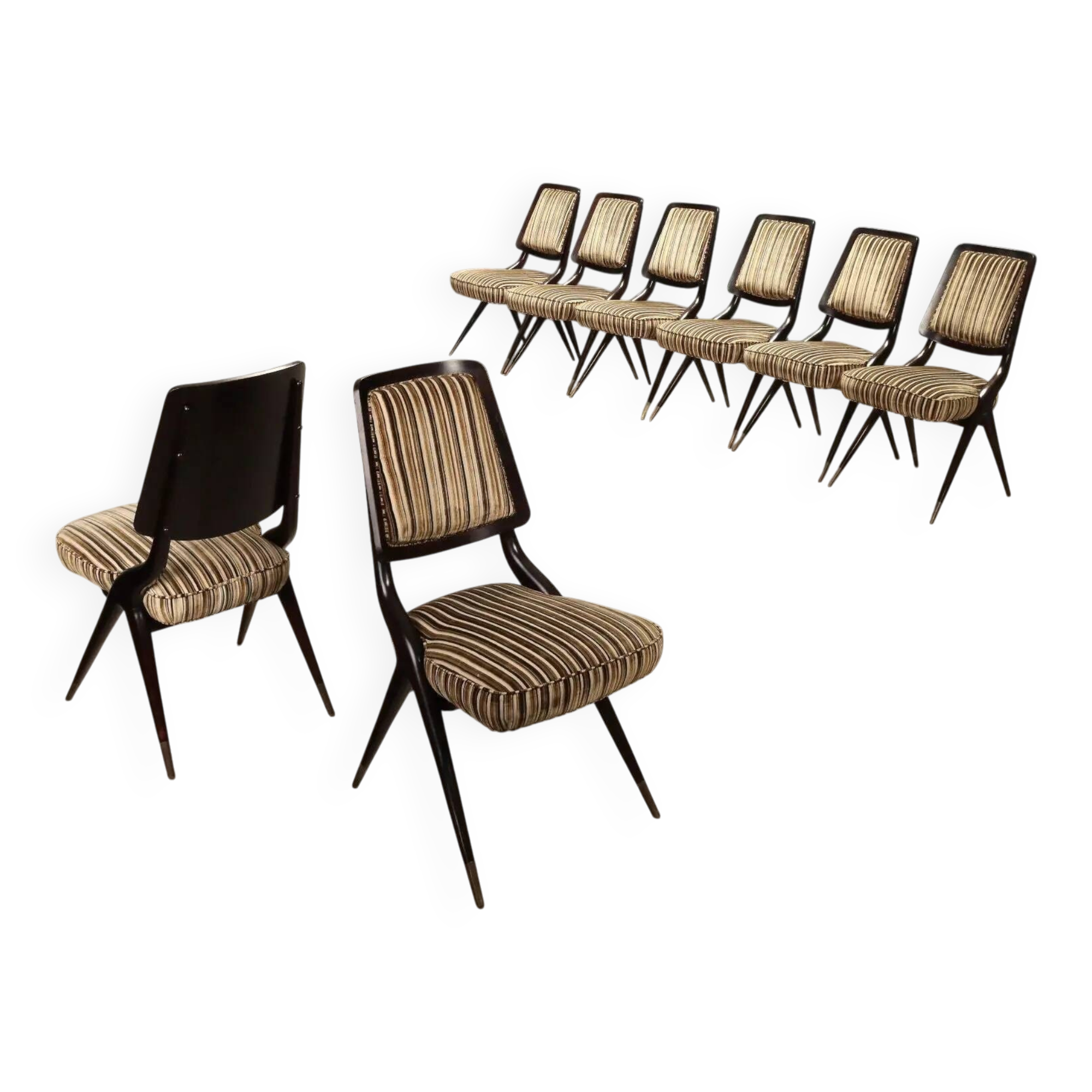 Lot de huit chaises vintage avec embouts en laiton