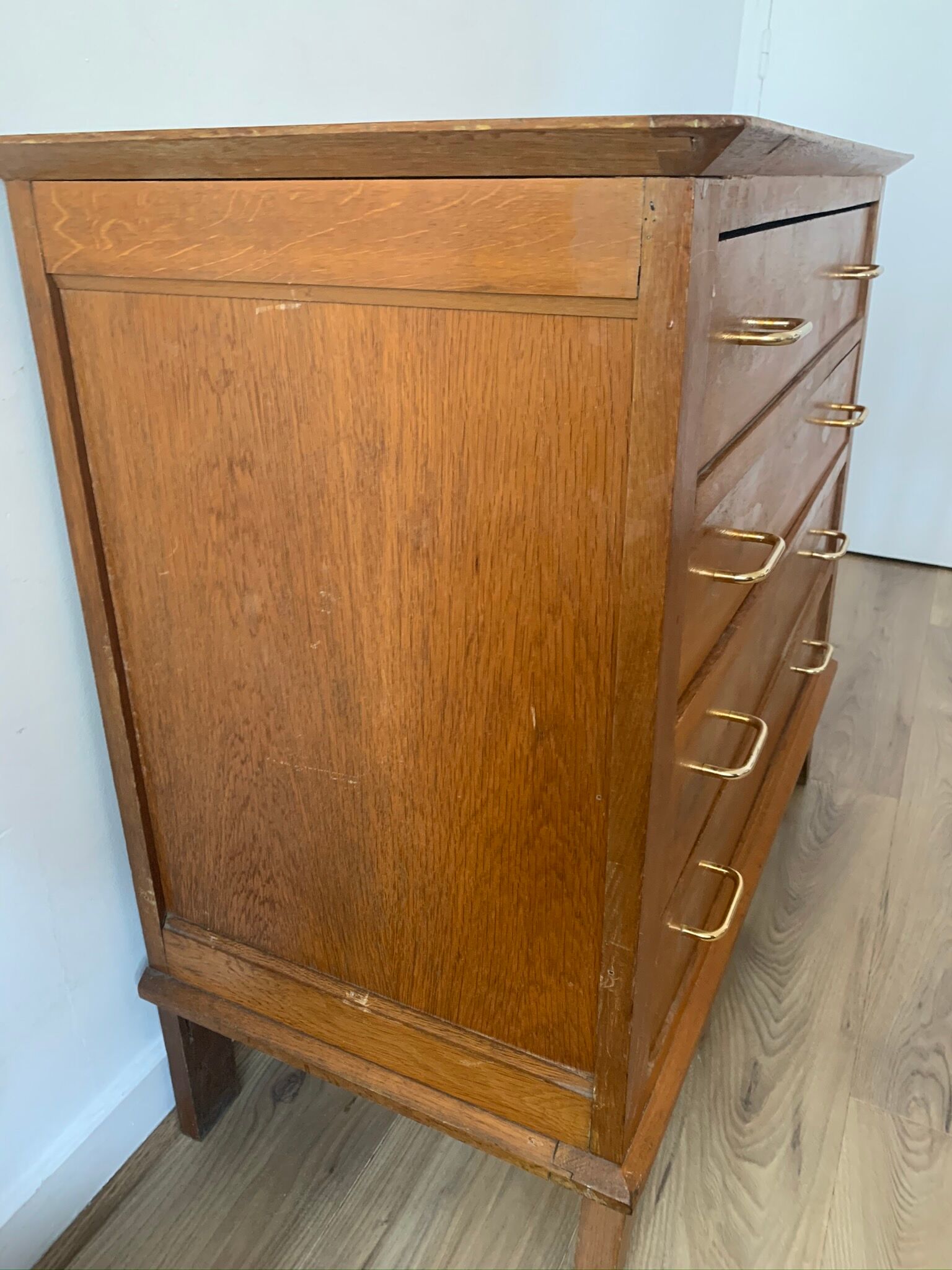 Chest of drawers vintage feet compass