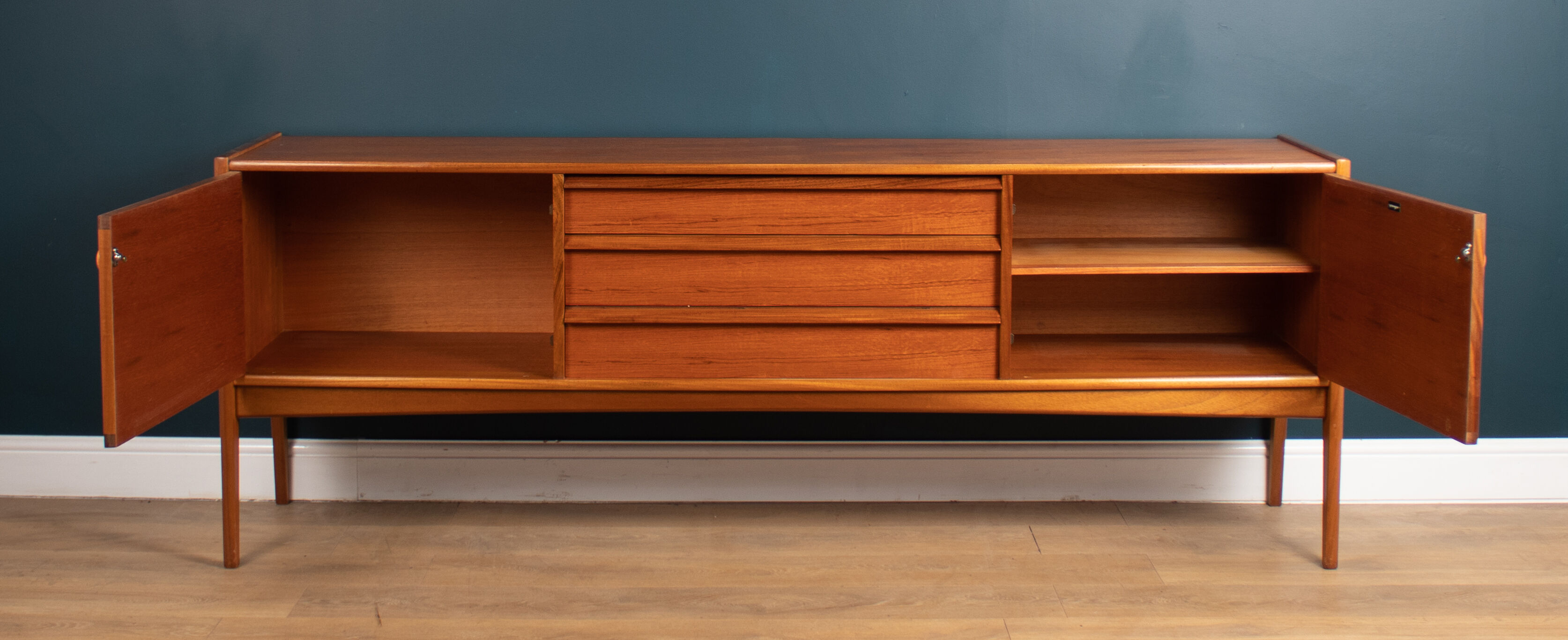 Enfilade par John Herbert pour A.Younger Ltd