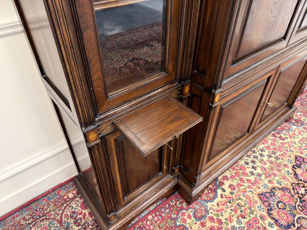 Classic English Royal Antique Collection Bookcase