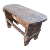 Petit tabouret en bois très ancien 
