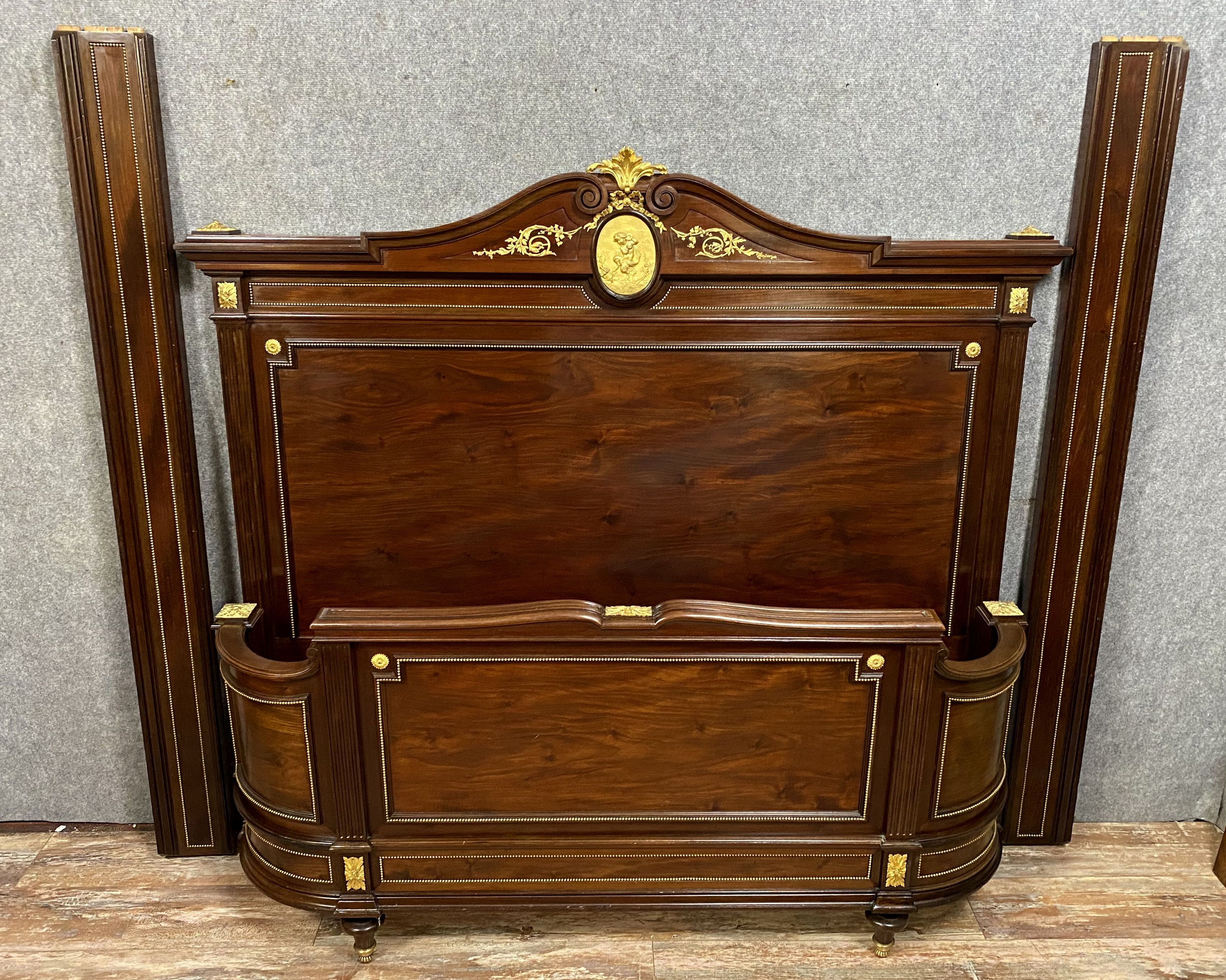 Lit corbeille Louis XVI en acajou estampillé L'Hoste & Bernel à Paris