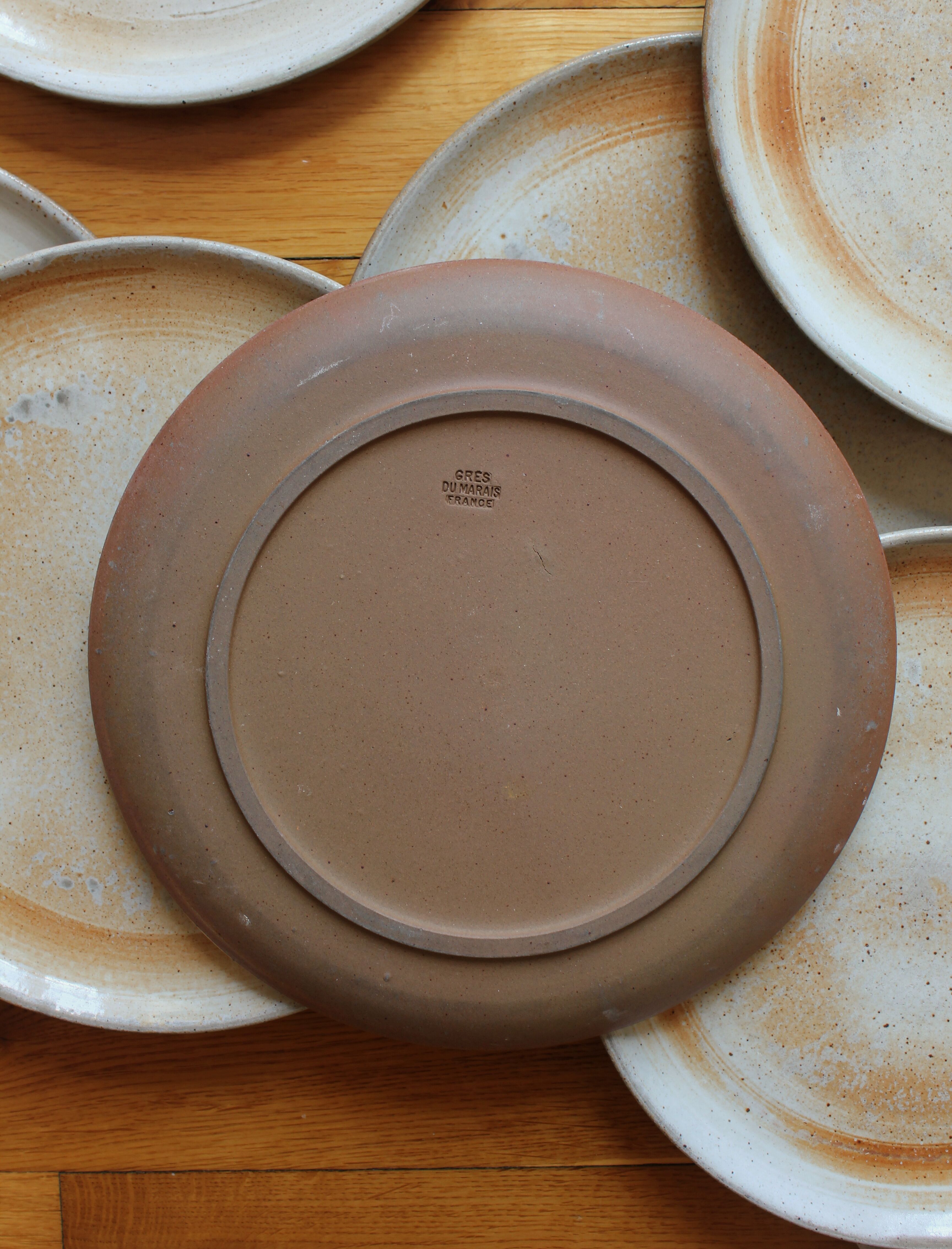 Flat plates in sandstone from the vintage 70s marsh