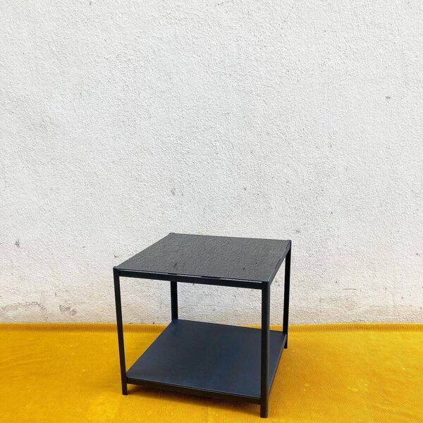 Table basse carré, toute noire, deux plateaux en verre