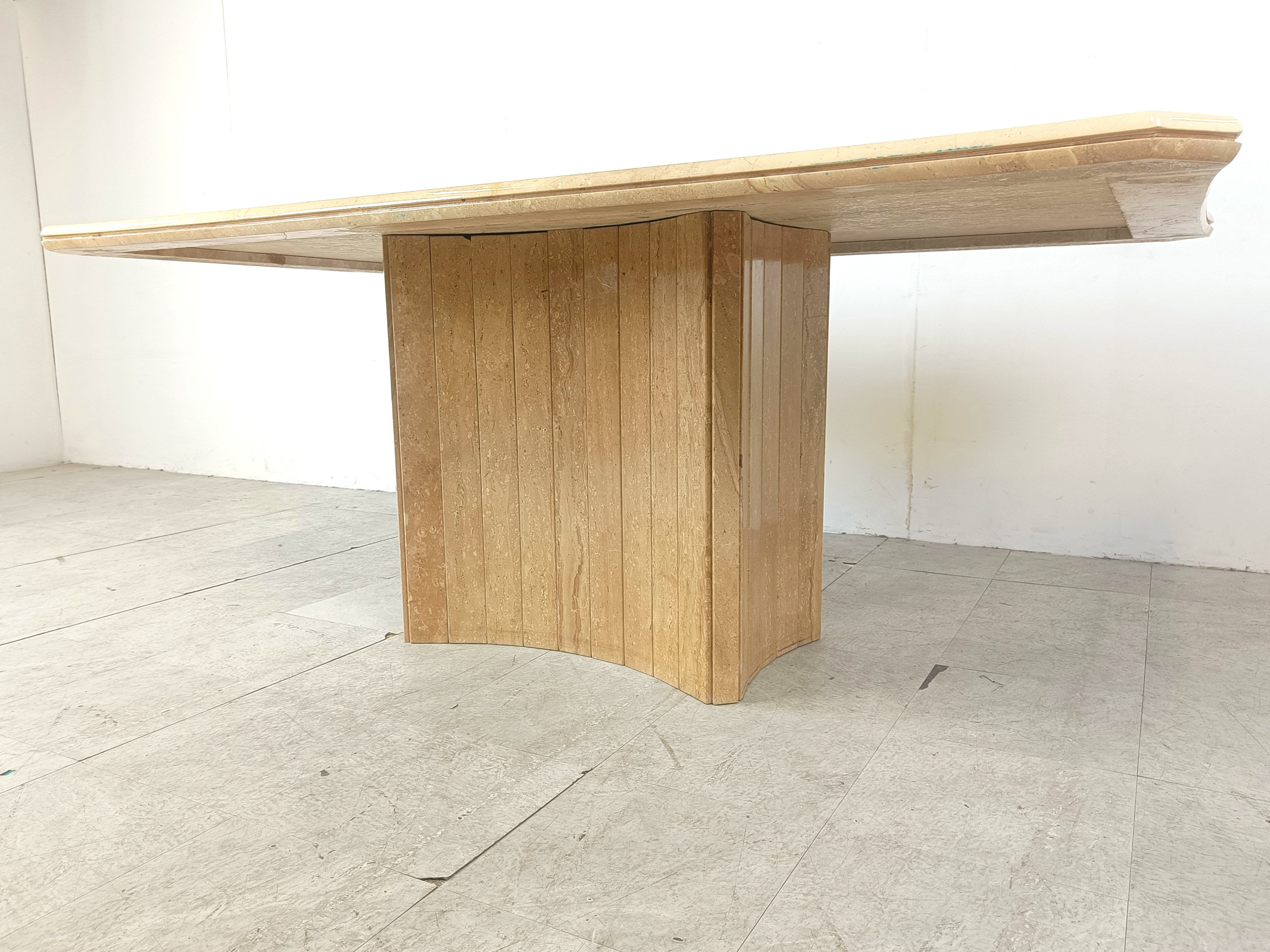 Table à manger en travertin vintage, années 1970
