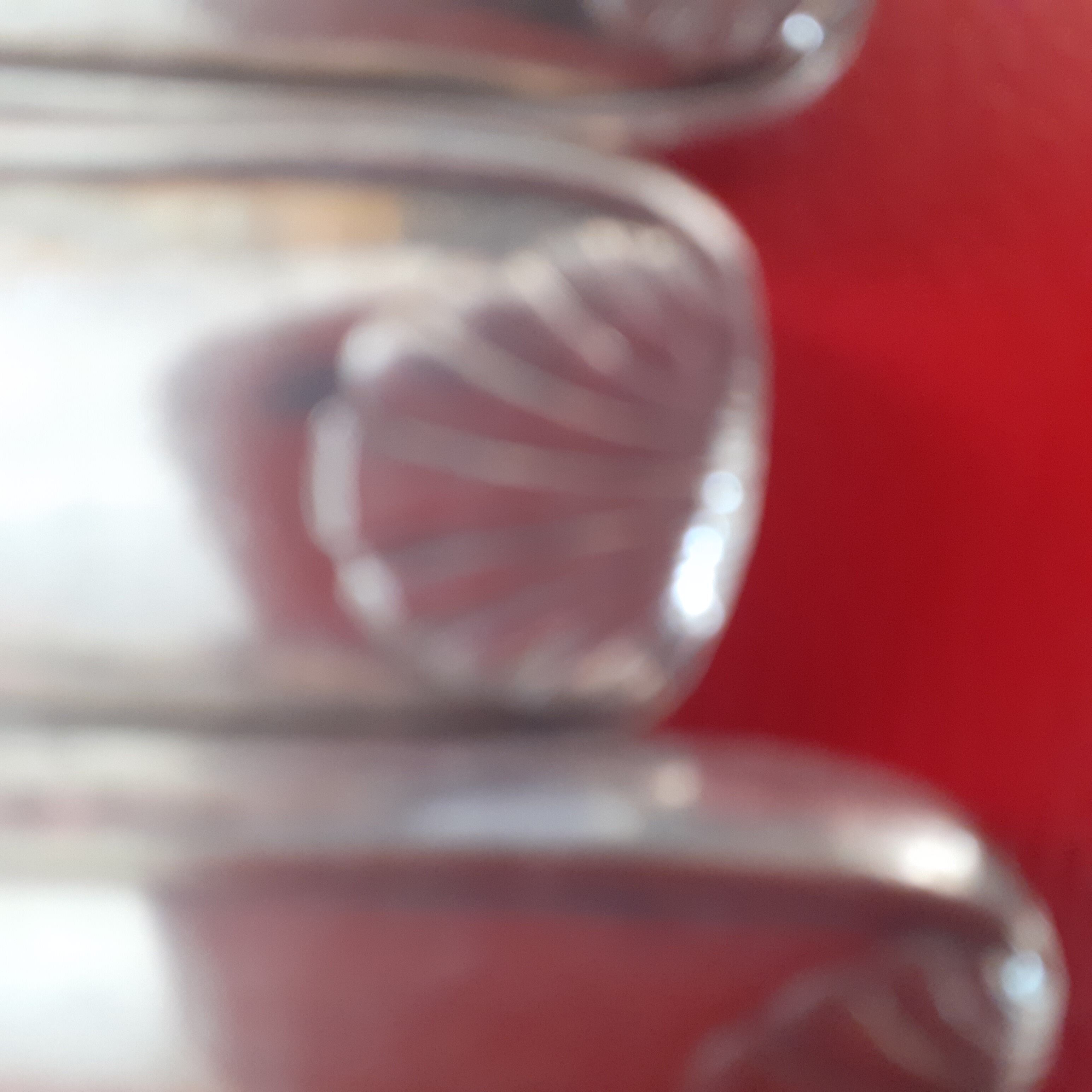 10 silver metal knives". Shell model.