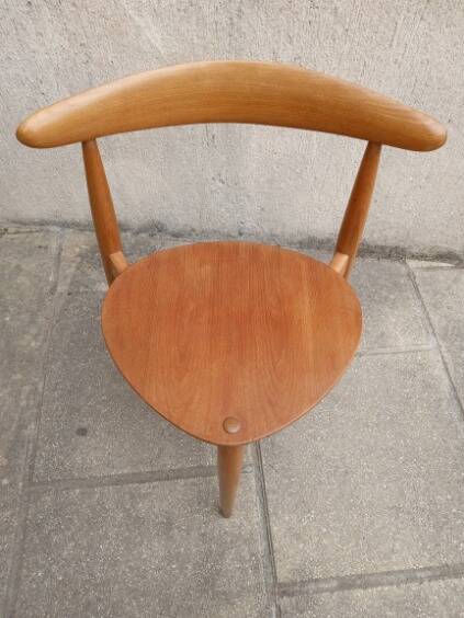 50s heart-shaped tripod chair