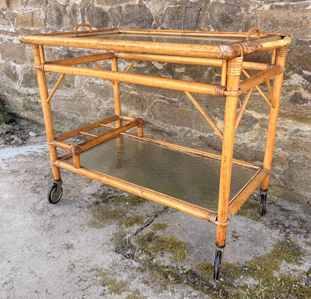 Vintage rolling dessert trolley in rattan, removable tray, Riviera style, 50s-60s.