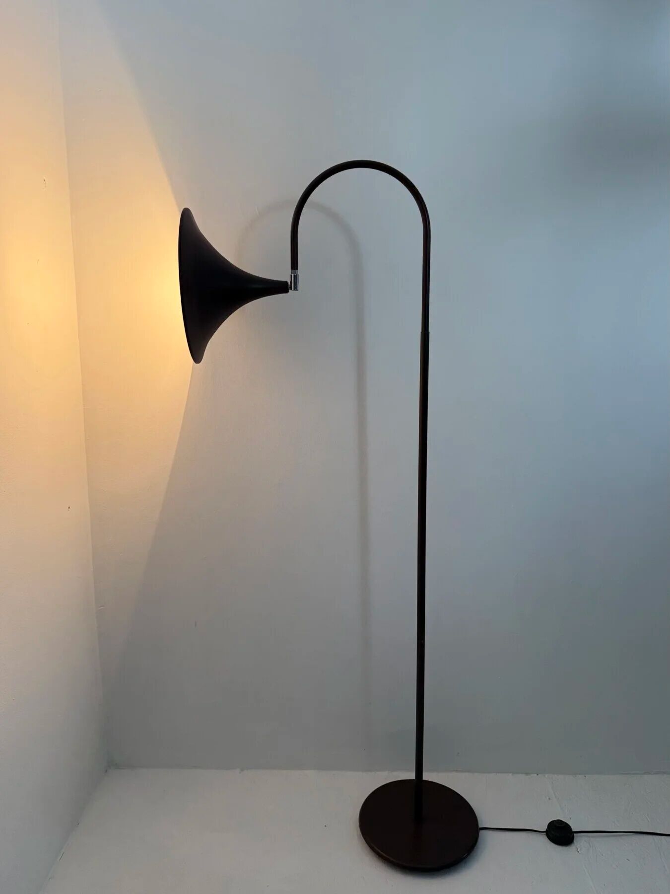 Hala Zeist Trumpet brown minimalist floor lamp, 1970s Dutch design