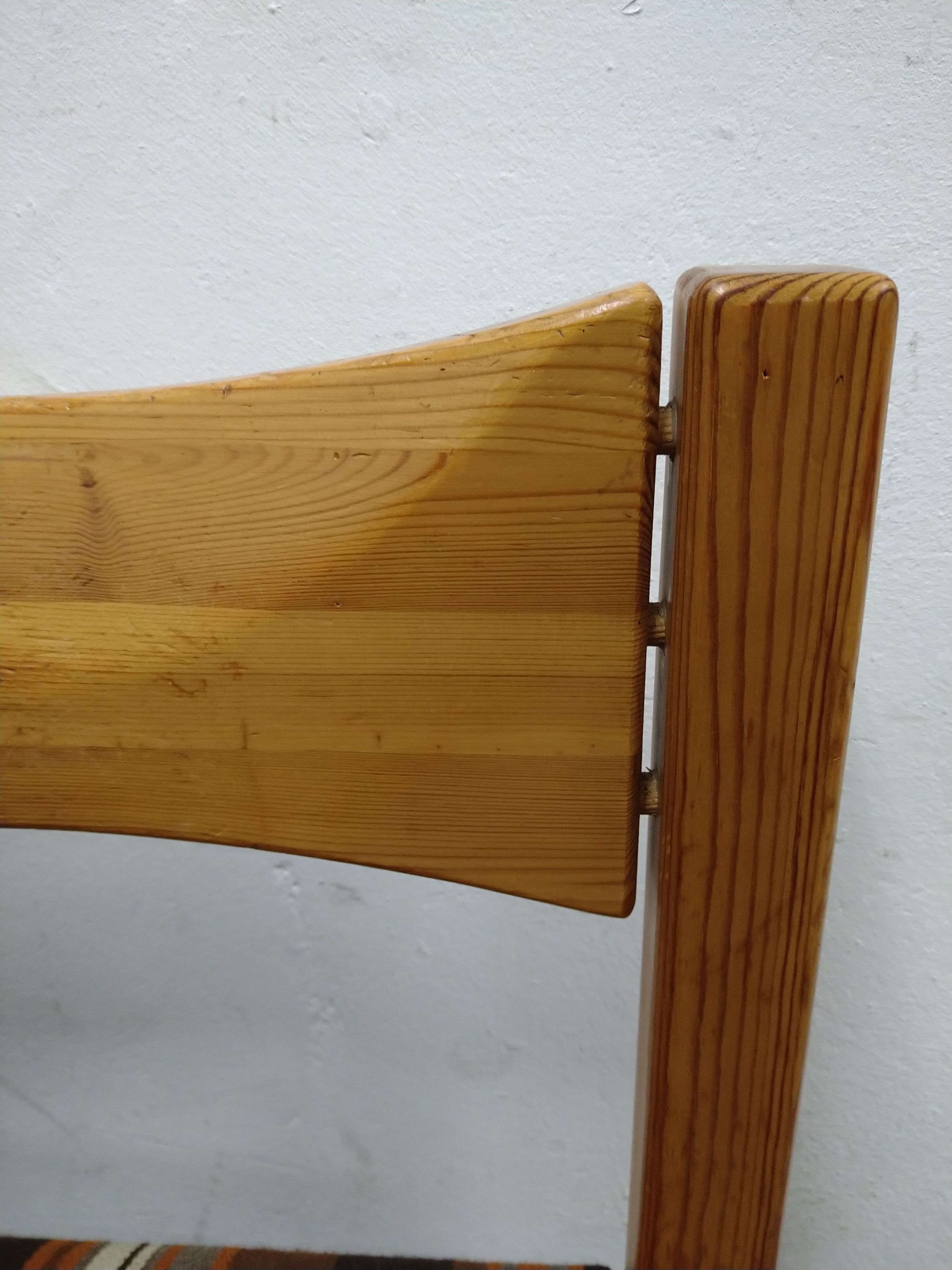 5 chaises hongisto conçues par ilmari tapiovaara en 1963