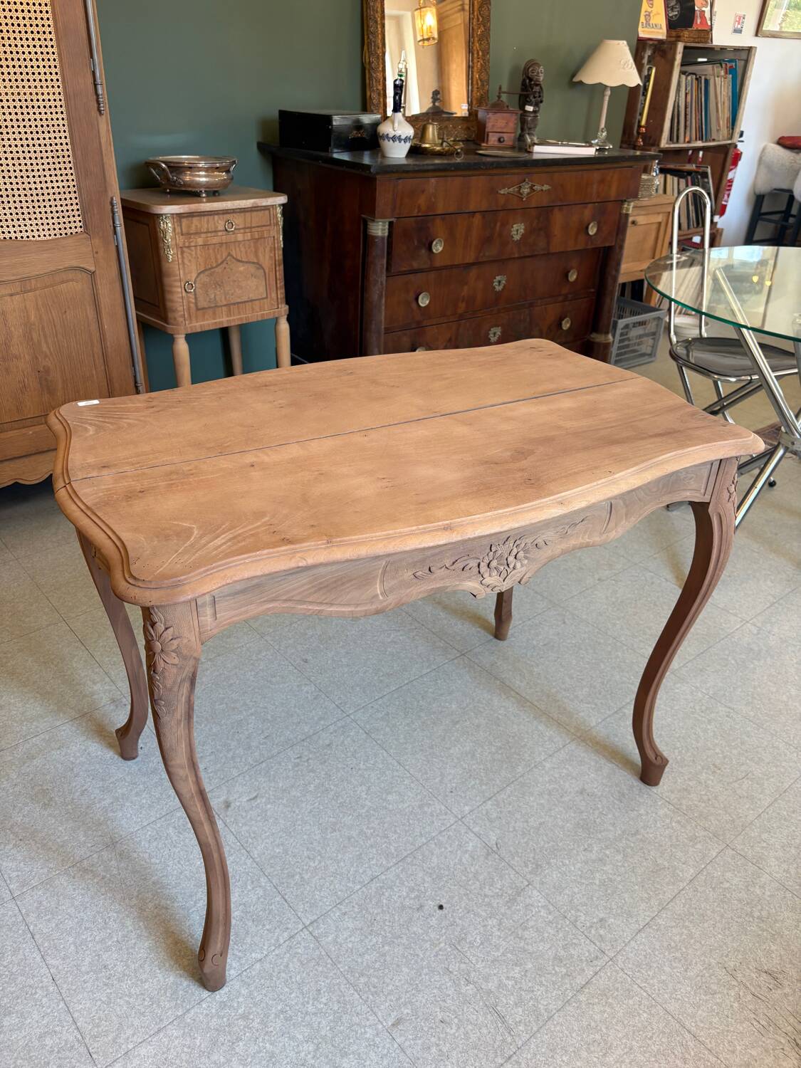 Louis XV sandblasted table style