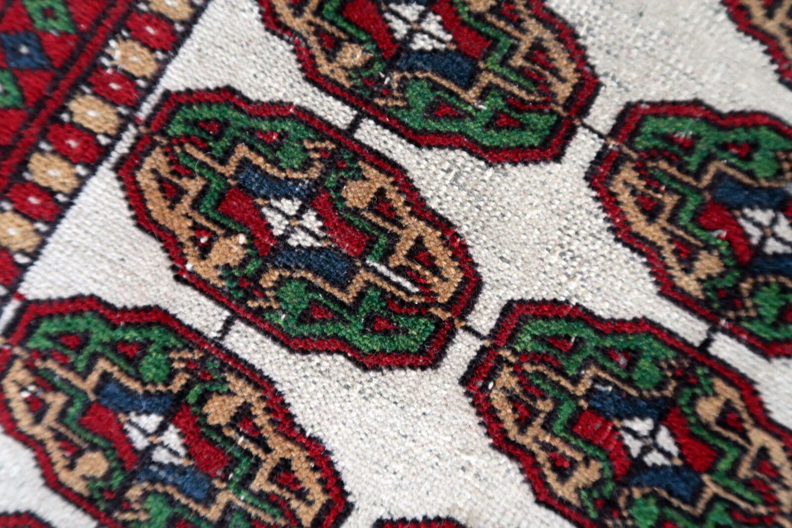 Handmade vintage Uzbek Bukhara rug 77cm x 128cm 1960s - 1С1175